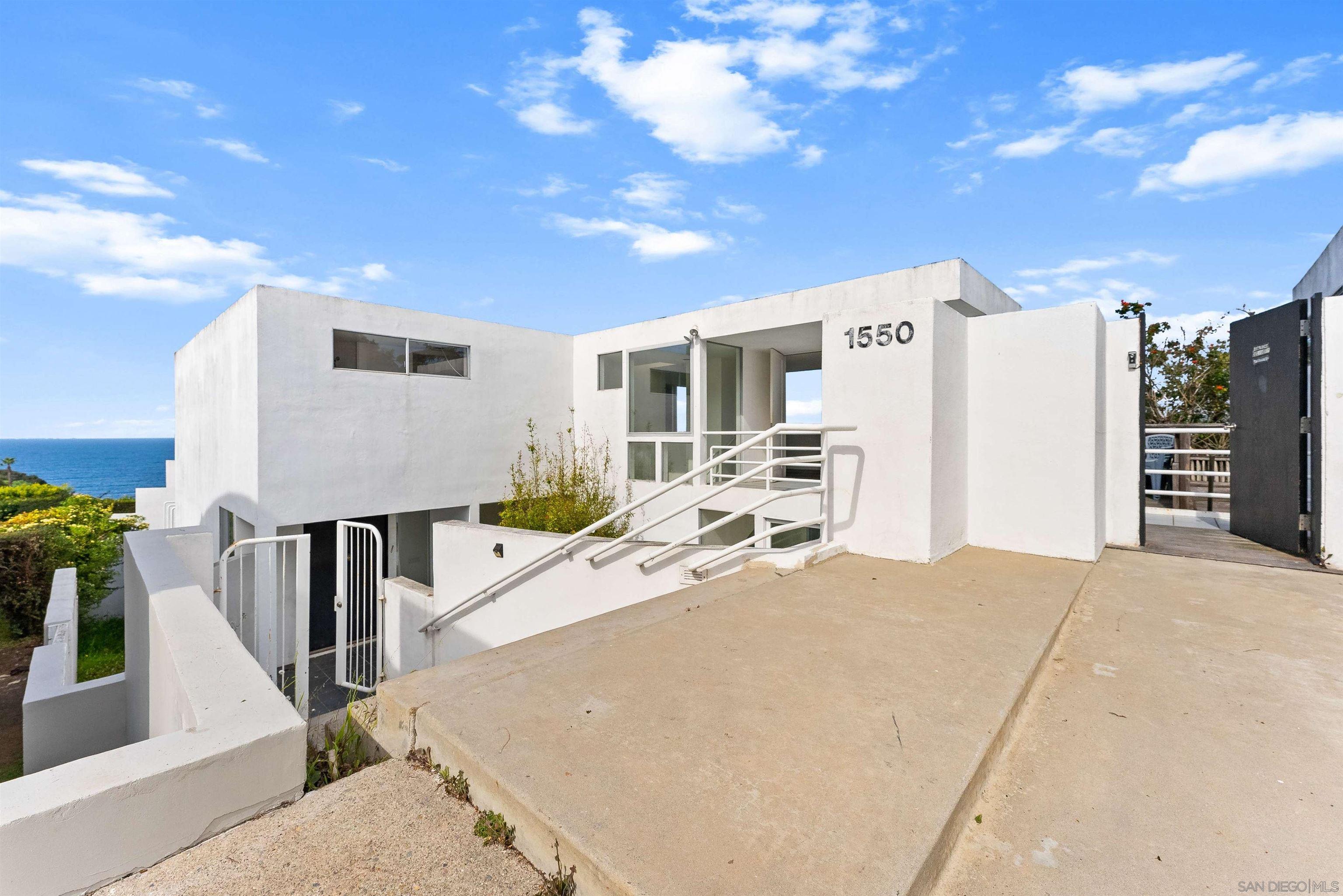 Detail Gallery Image 10 of 35 For 1550  Bluebird Ln, La Jolla,  CA 92037 - 3 Beds | 2/1 Baths