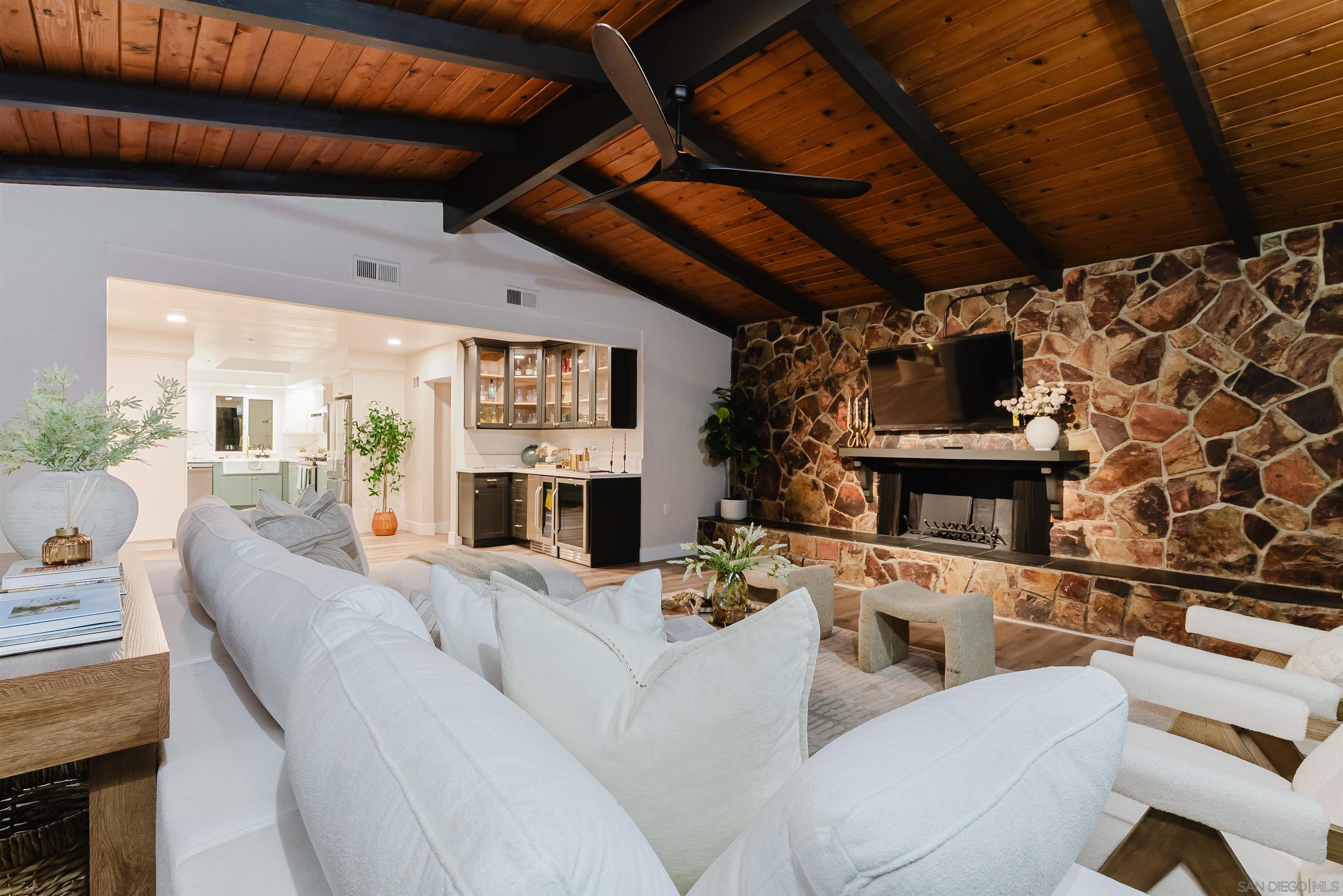 Detail Gallery Image 8 of 41 For 9345  Monona Dr, La Mesa,  CA 91942 - 4 Beds | 3 Baths