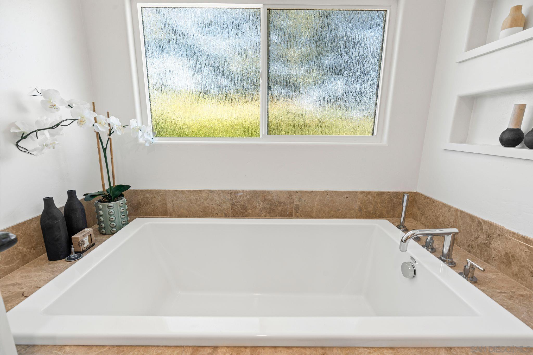 Detail Gallery Image 20 of 59 For 15951  Avenida Calma, Rancho Santa Fe,  CA 92091 - 4 Beds | 3 Baths