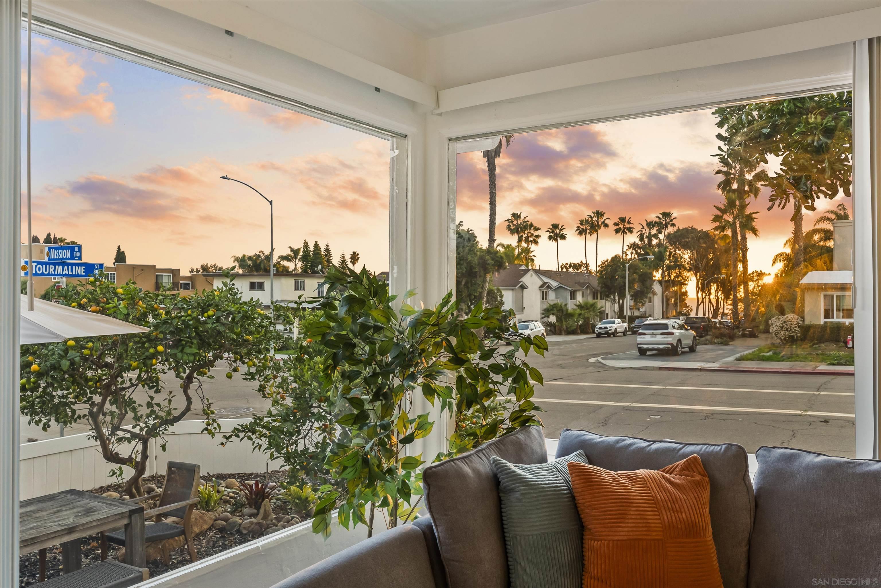 Detail Gallery Image 2 of 53 For 5111  Mission Blvd, San Diego,  CA 92109 - – Beds | – Baths