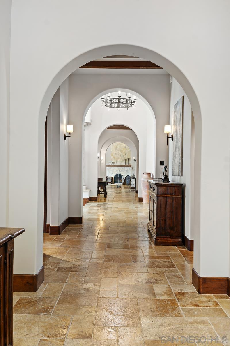 Detail Gallery Image 8 of 32 For 14778  El Rodeo Ct, Rancho Santa Fe,  CA 92067 - 7 Beds | 7/3 Baths