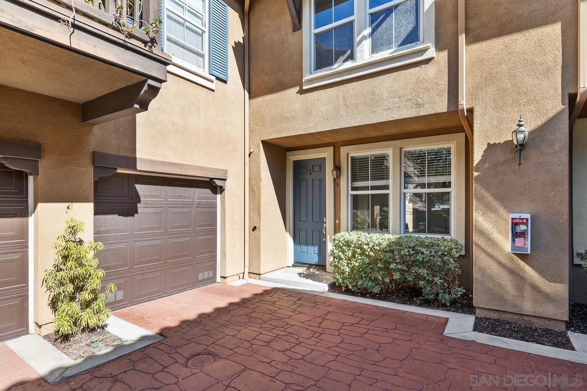 Detail Gallery Image 2 of 40 For 13285  Calle Del Campo  #5,  San Diego,  CA 92129 - 2 Beds | 2/1 Baths