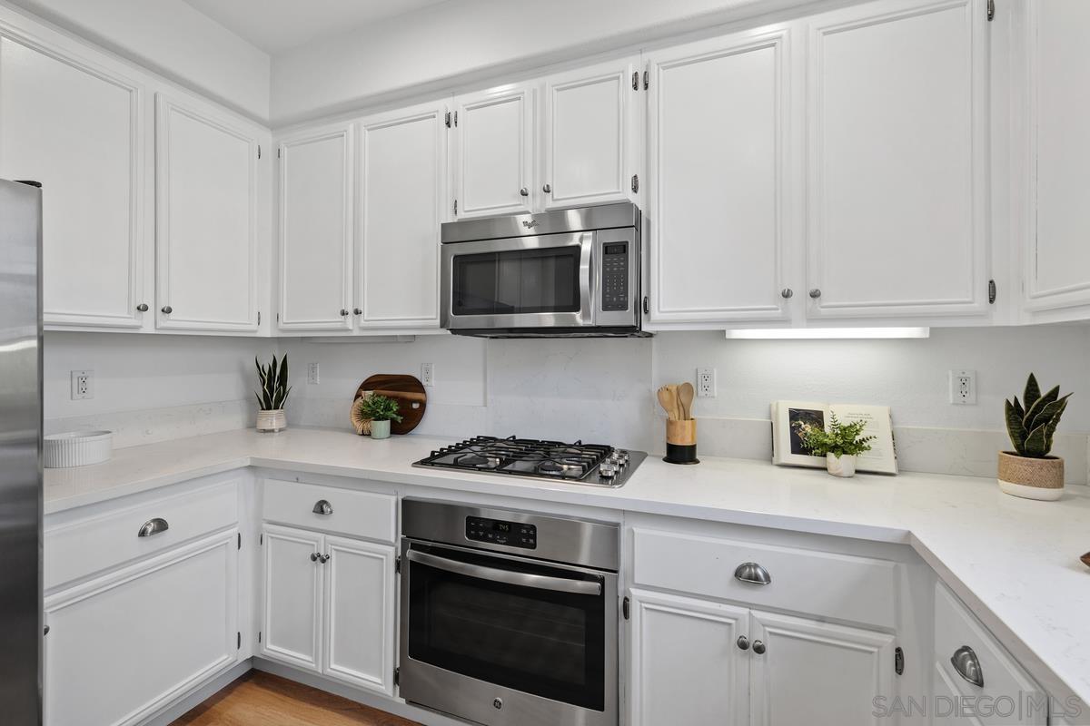 Detail Gallery Image 13 of 40 For 13285  Calle Del Campo  #5,  San Diego,  CA 92129 - 2 Beds | 2/1 Baths