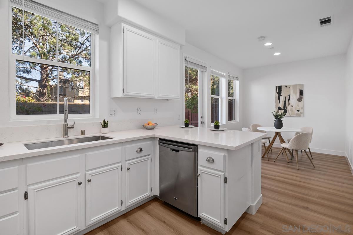 Detail Gallery Image 16 of 40 For 13285  Calle Del Campo  #5,  San Diego,  CA 92129 - 2 Beds | 2/1 Baths