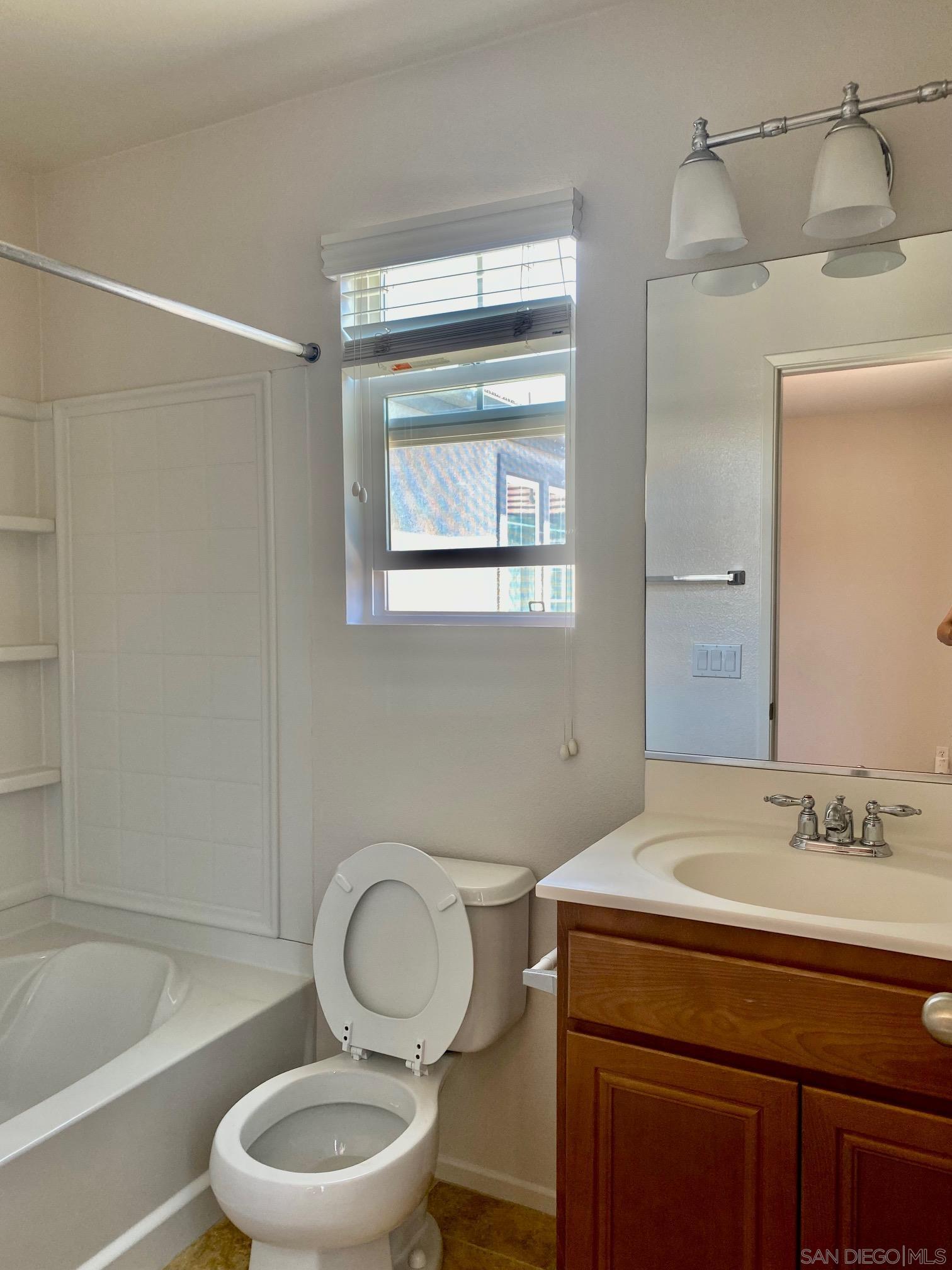 Detail Gallery Image 11 of 14 For 16915  Hutchins Landing  #57,  San Diego,  CA 92127 - 3 Beds | 3/1 Baths