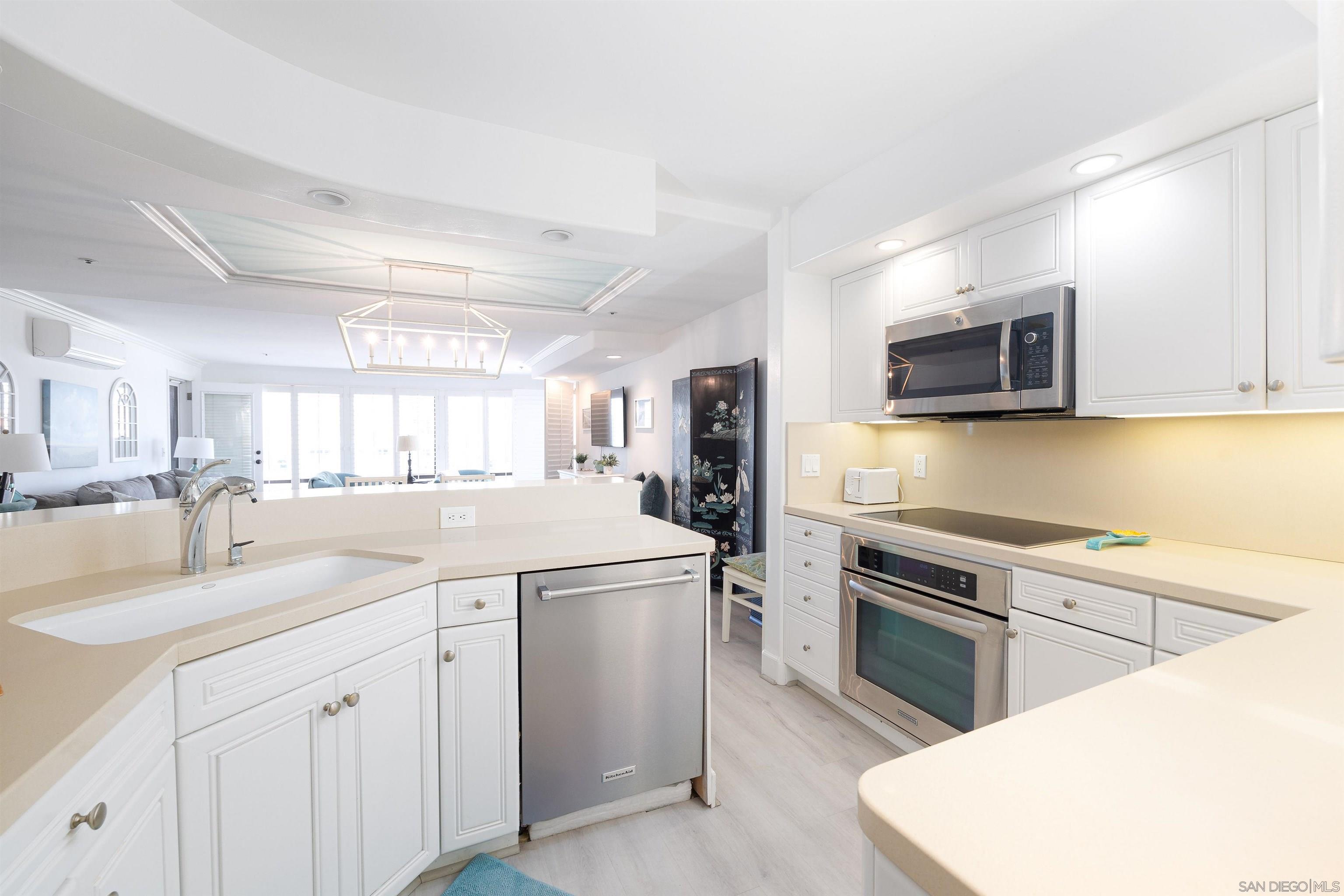 Detail Gallery Image 4 of 24 For 8263  Camino Del Oro  372, La Jolla,  CA 92037 - 3 Beds | 2 Baths