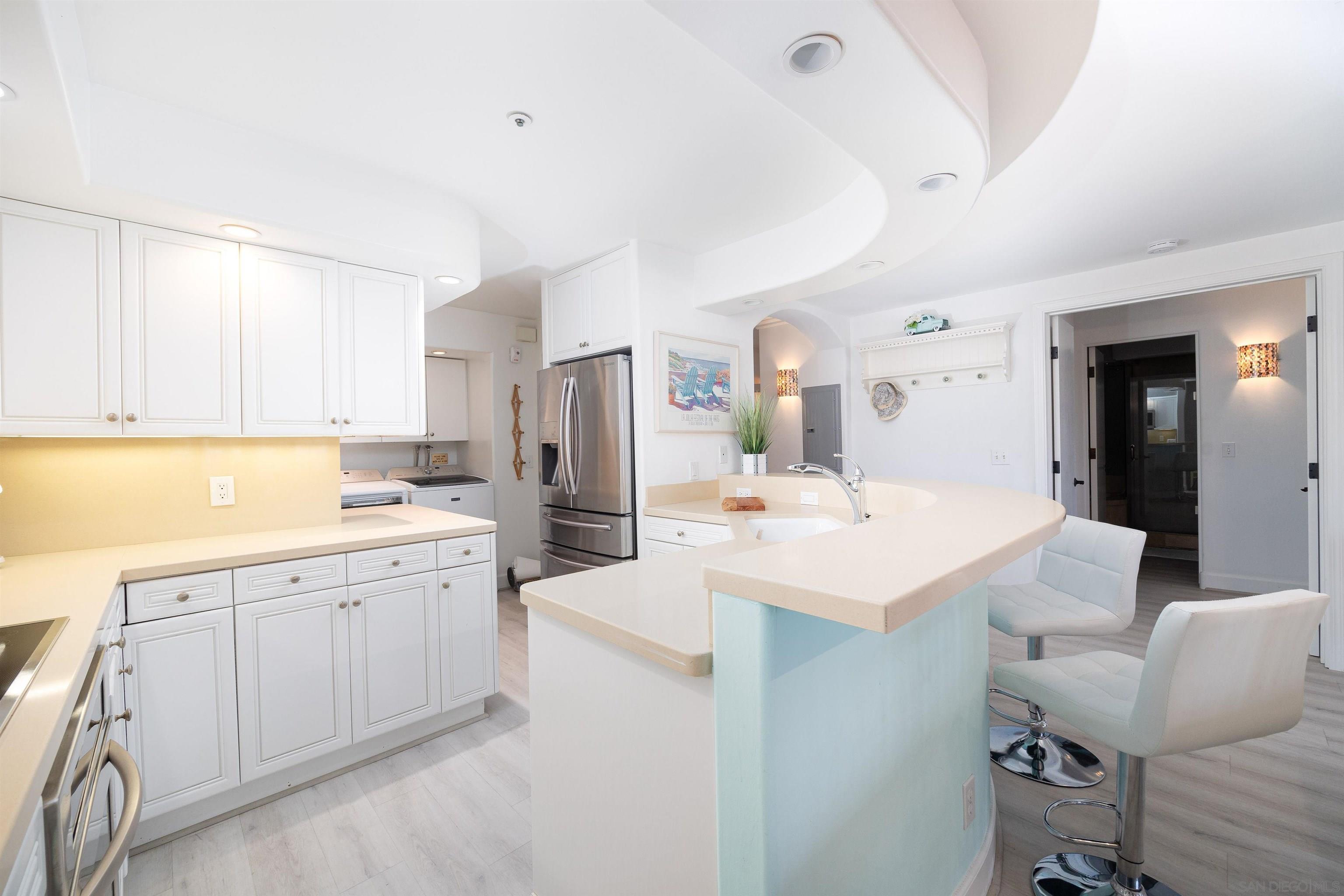 Detail Gallery Image 5 of 24 For 8263  Camino Del Oro  372, La Jolla,  CA 92037 - 3 Beds | 2 Baths