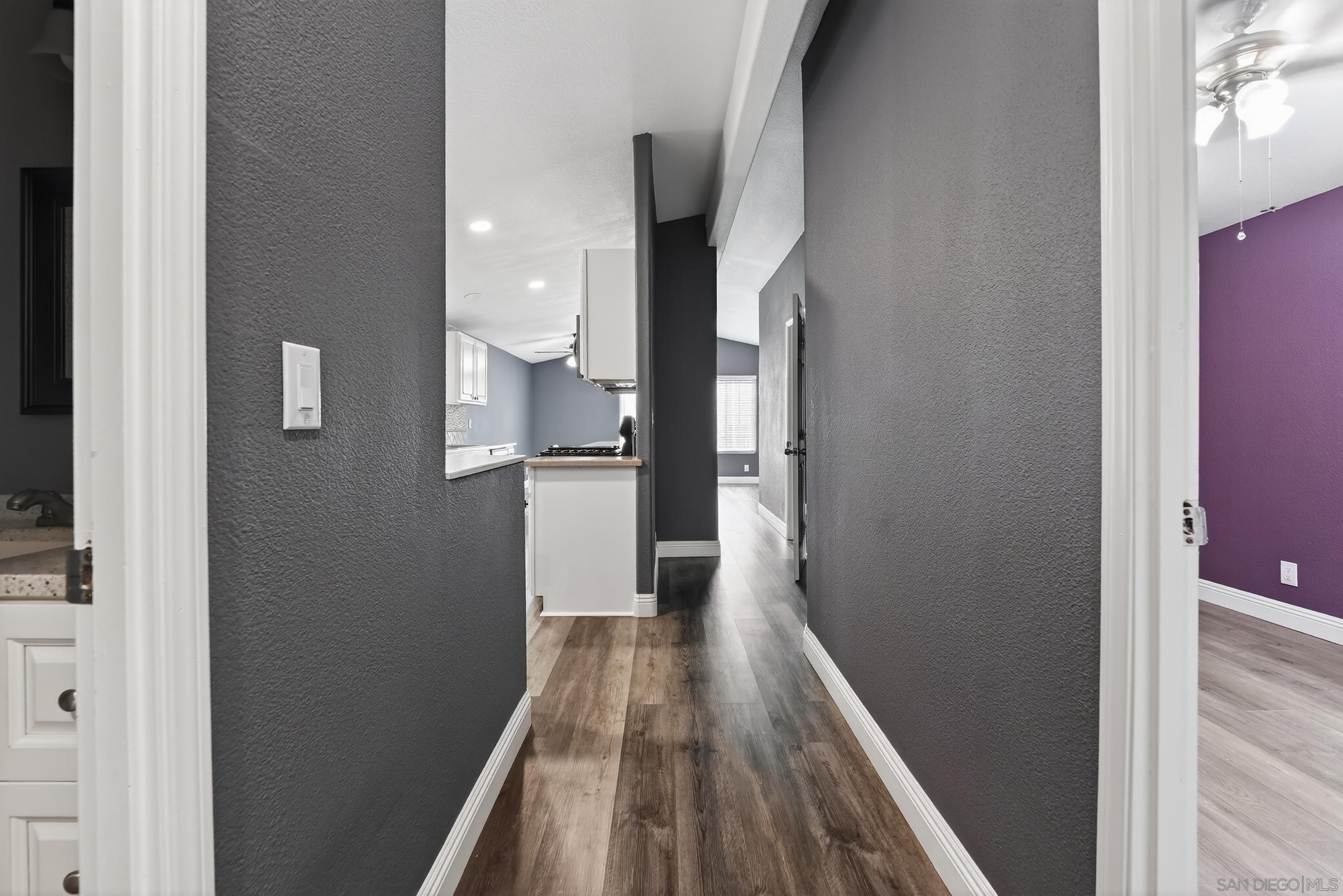 Detail Gallery Image 12 of 21 For 220  Camino Corto  Spc 100,  Vista,  CA 92083 - 5 Beds | 2 Baths