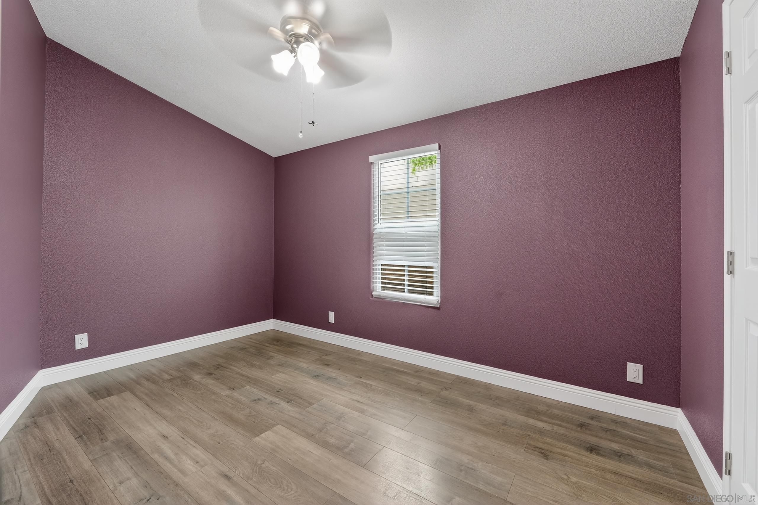 Detail Gallery Image 15 of 21 For 220  Camino Corto  Spc 100,  Vista,  CA 92083 - 5 Beds | 2 Baths