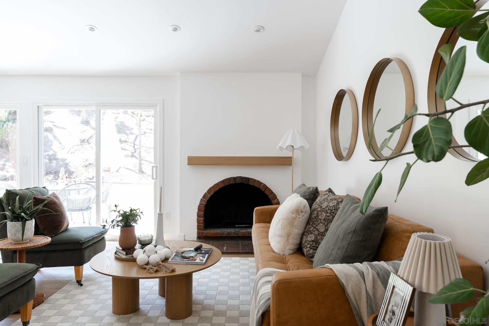 Front Image Thumbnail for SD260005472