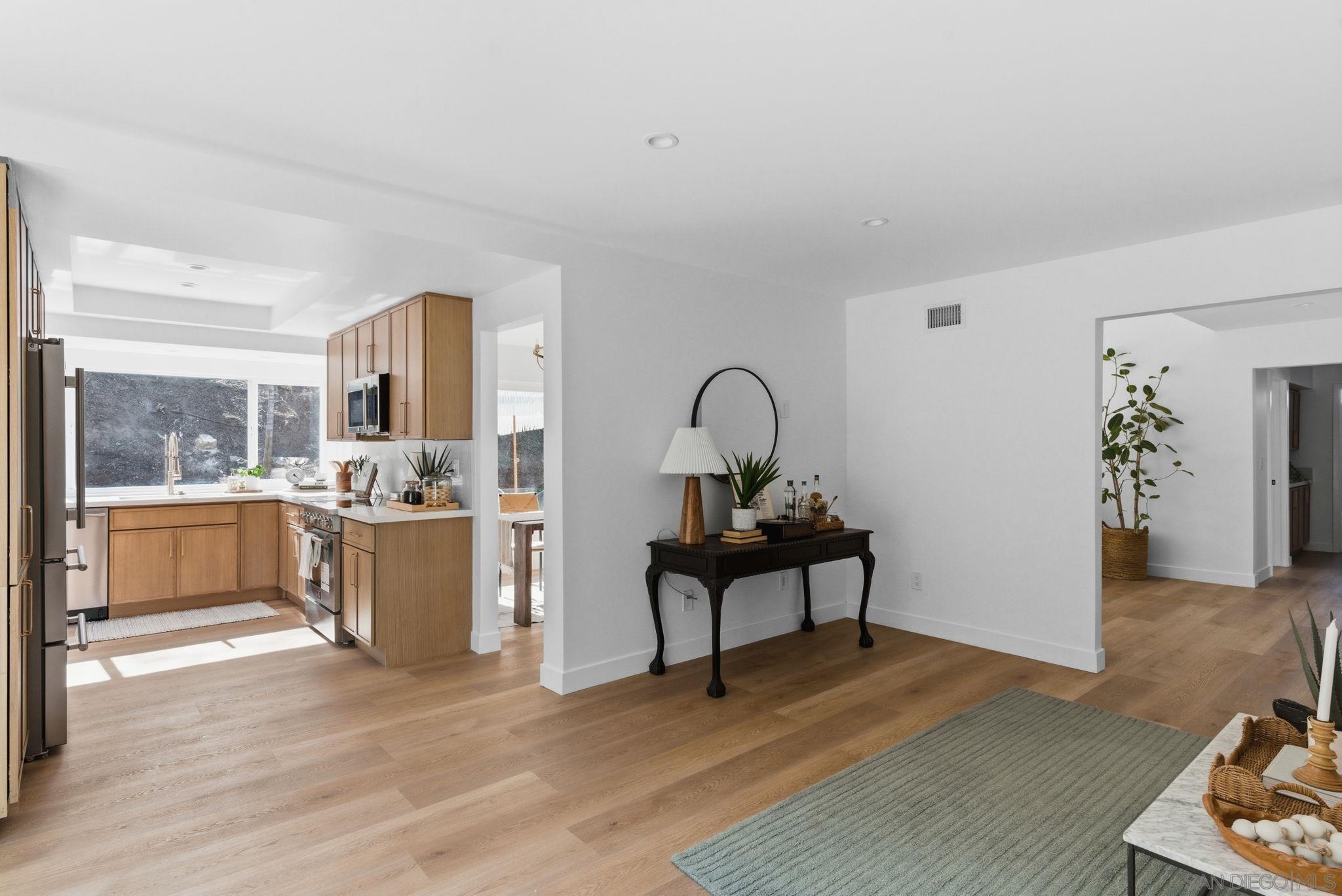 Detail Gallery Image 12 of 28 For 725  Santa Florencia, Solana Beach,  CA 92075 - 3 Beds | 2 Baths