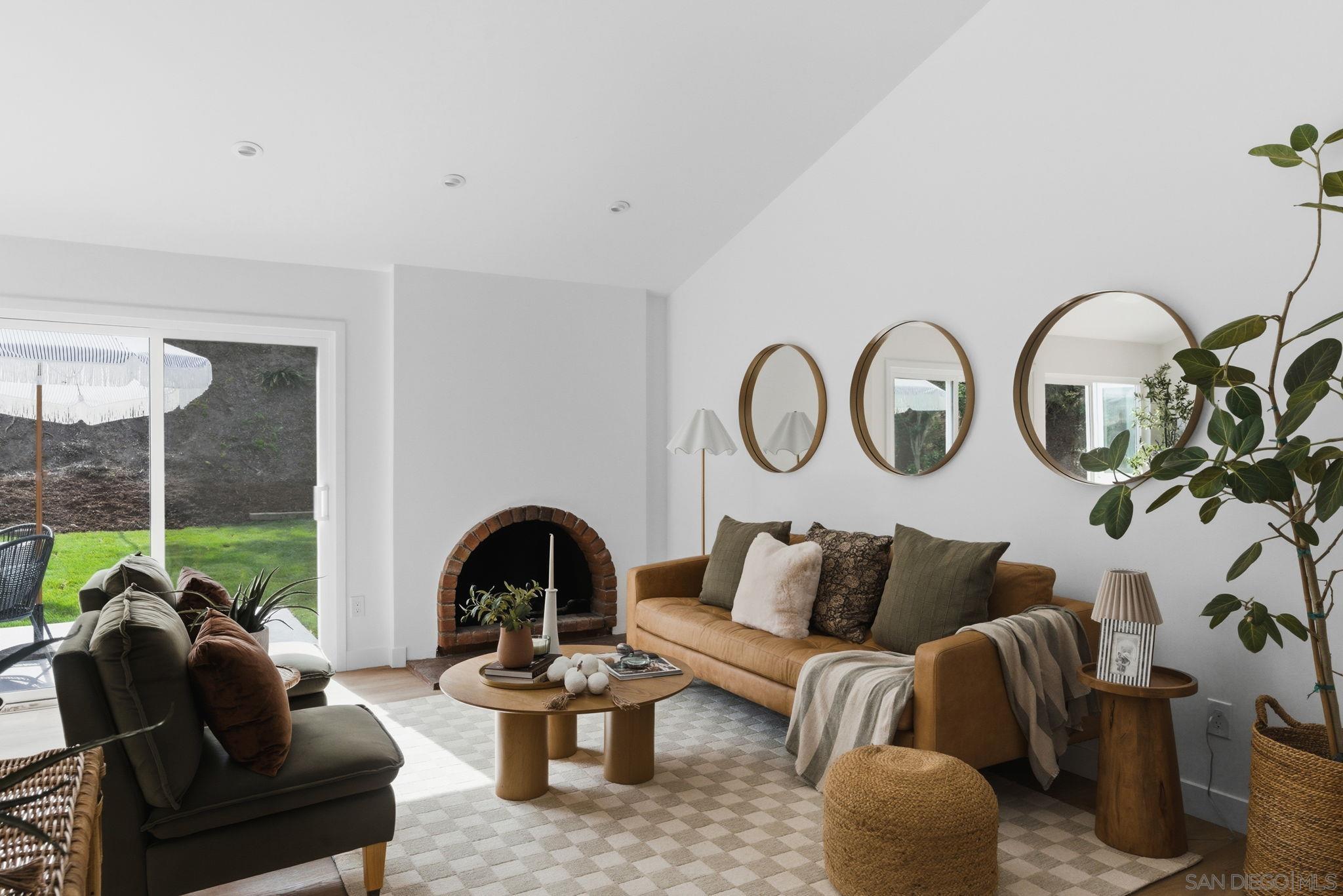 Detail Gallery Image 3 of 28 For 725  Santa Florencia, Solana Beach,  CA 92075 - 3 Beds | 2 Baths