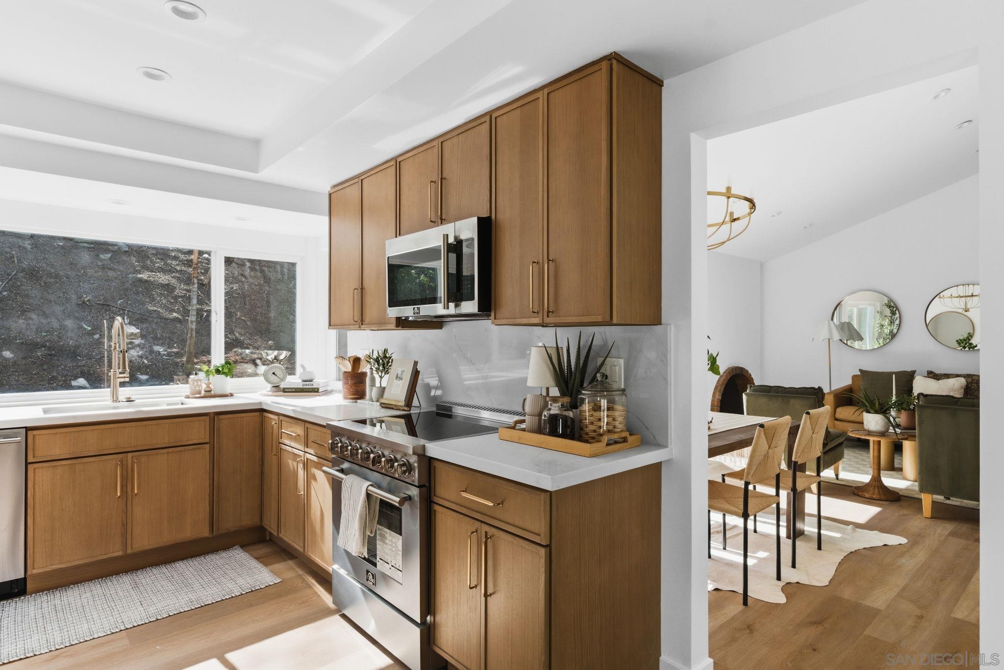 Detail Gallery Image 7 of 33 For 725  Santa Florencia, Solana Beach,  CA 92075 - 3 Beds | 2 Baths