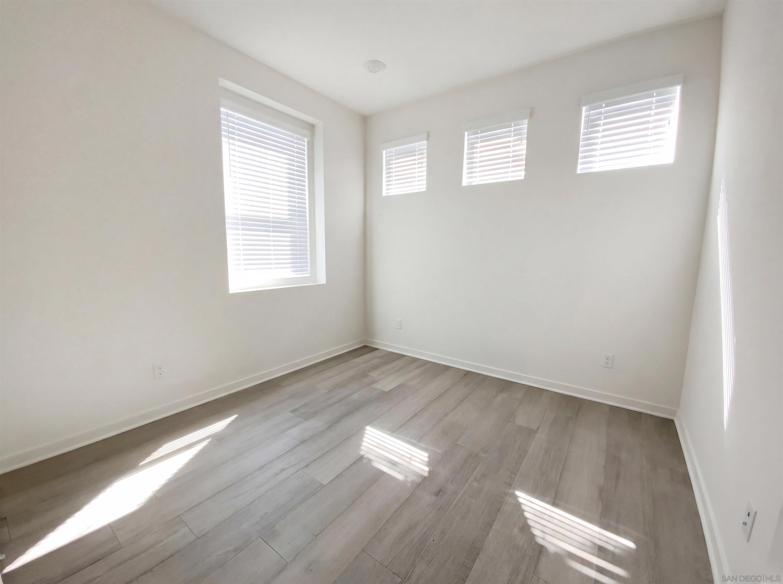 Detail Gallery Image 12 of 16 For 10462  Newbliss Way, San Diego,  CA 92126 - 3 Beds | 2 Baths