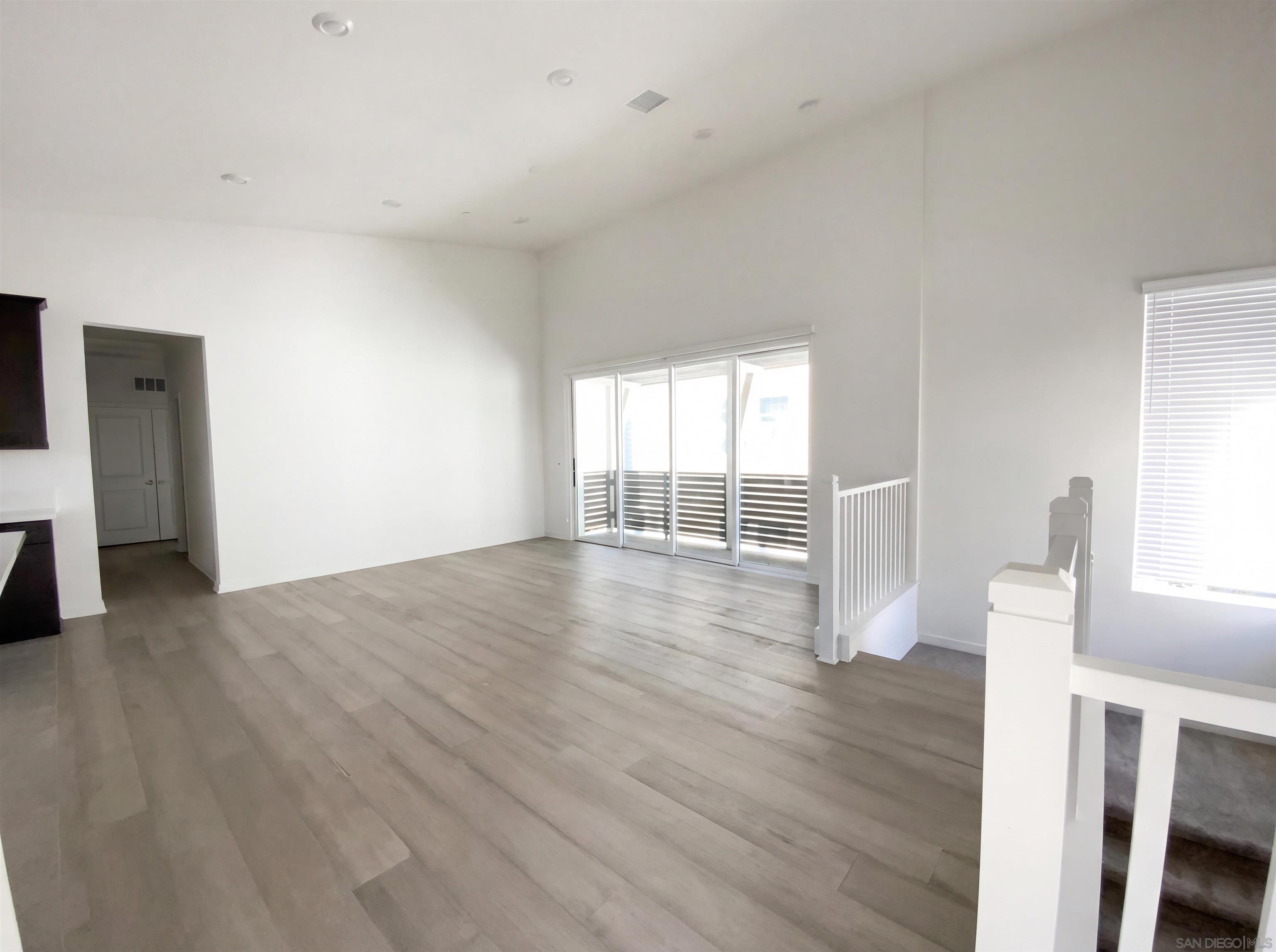 Detail Gallery Image 6 of 16 For 10462  Newbliss Way, San Diego,  CA 92126 - 3 Beds | 2 Baths