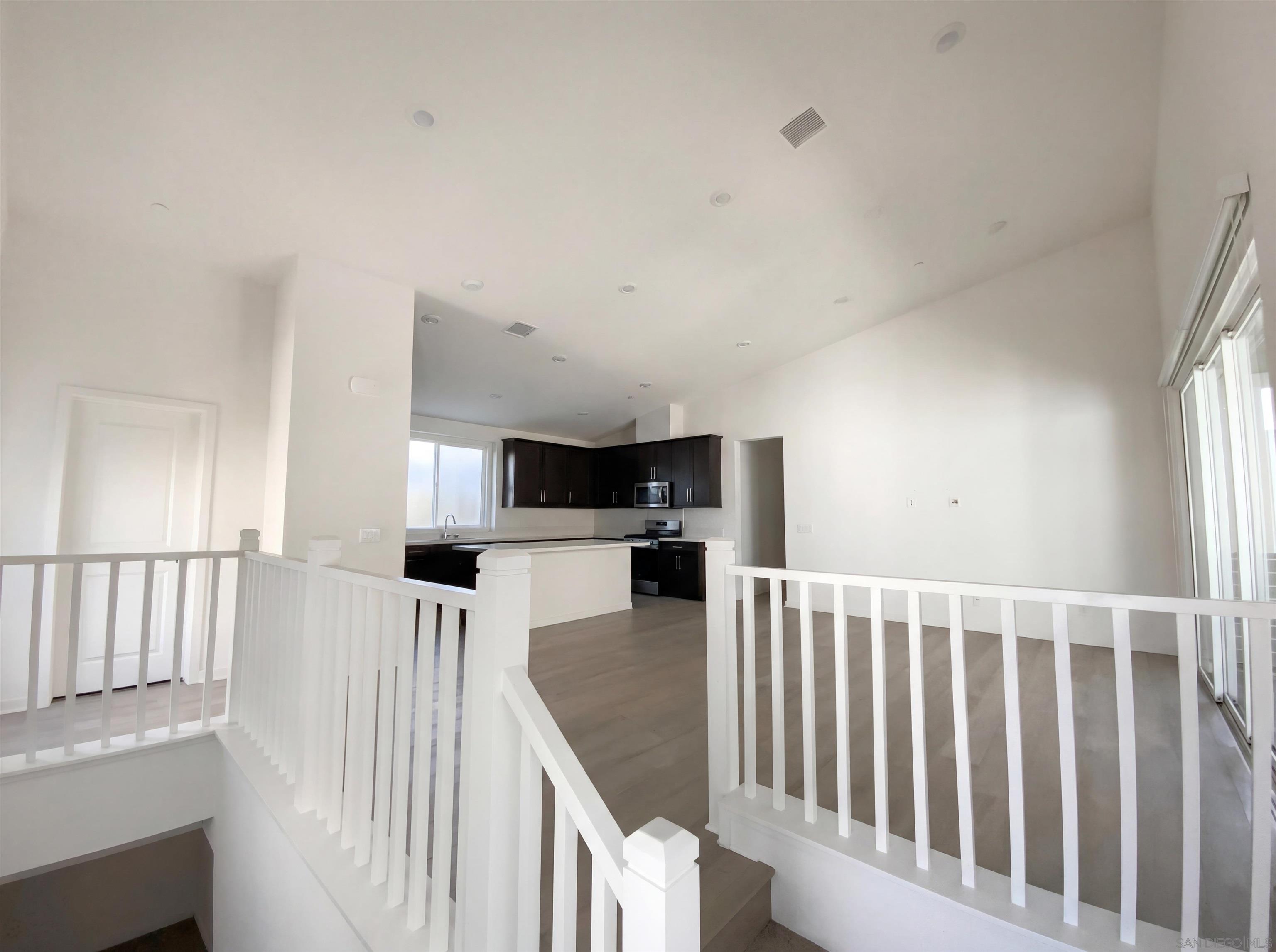 Detail Gallery Image 7 of 16 For 10462  Newbliss Way, San Diego,  CA 92126 - 3 Beds | 2 Baths