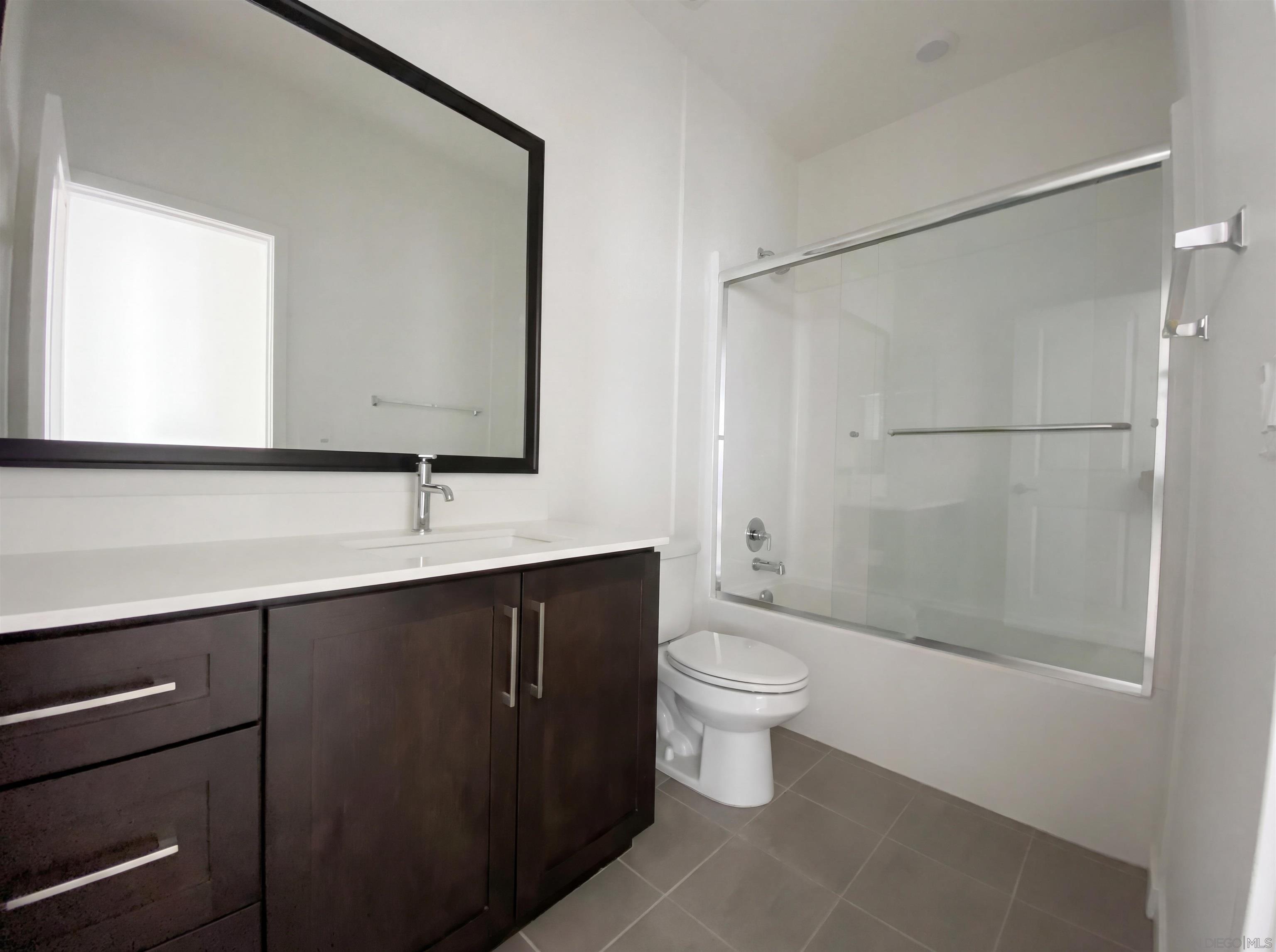 Detail Gallery Image 9 of 16 For 10462  Newbliss Way, San Diego,  CA 92126 - 3 Beds | 2 Baths