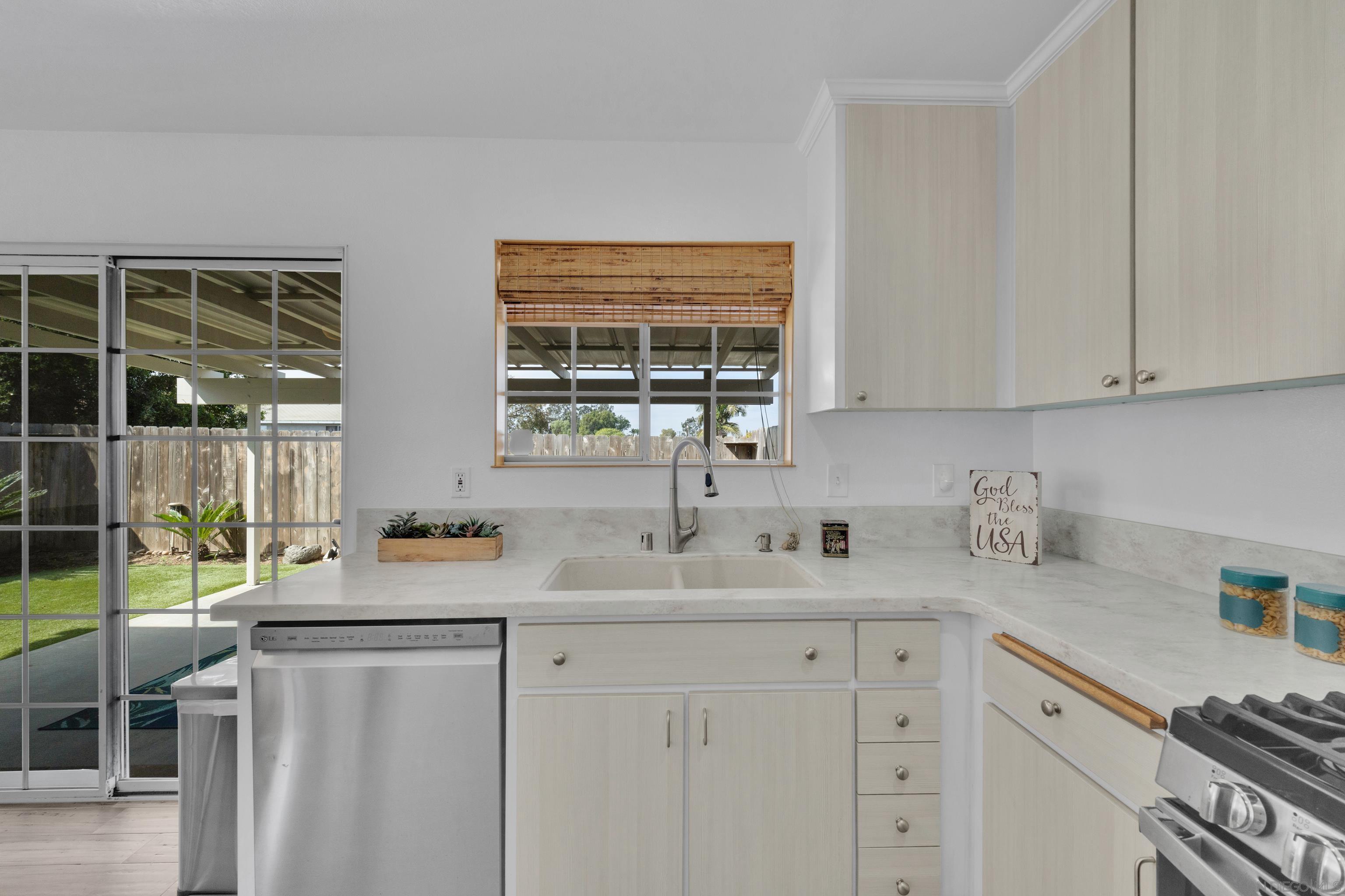 Detail Gallery Image 8 of 20 For 3156  Massachusetts Ave #5, Lemon Grove,  CA 91945 - 3 Beds | 2/1 Baths