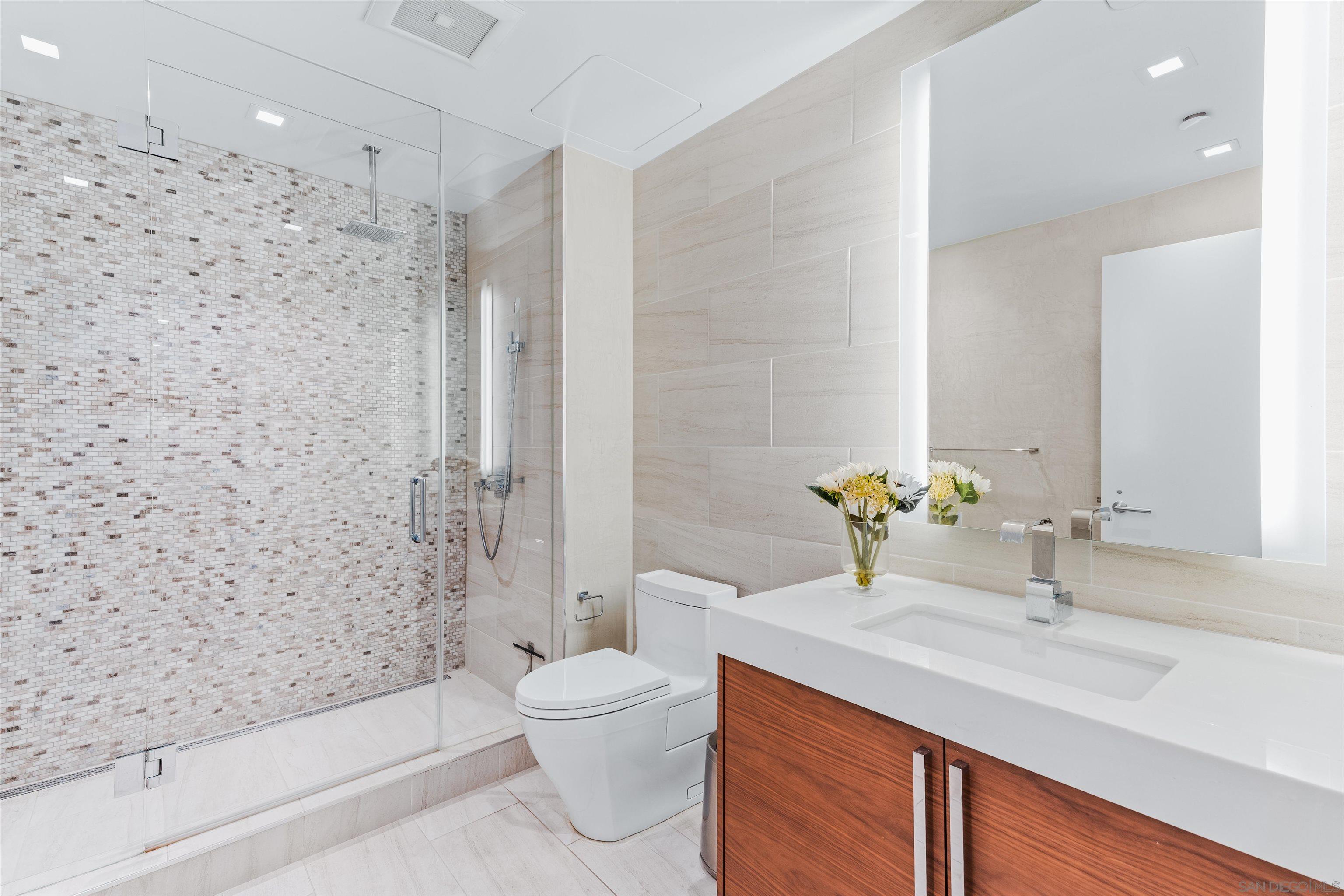 Detail Gallery Image 13 of 43 For 888 W E Street  2406, San Diego,  CA 92101 - 2 Beds | 2 Baths