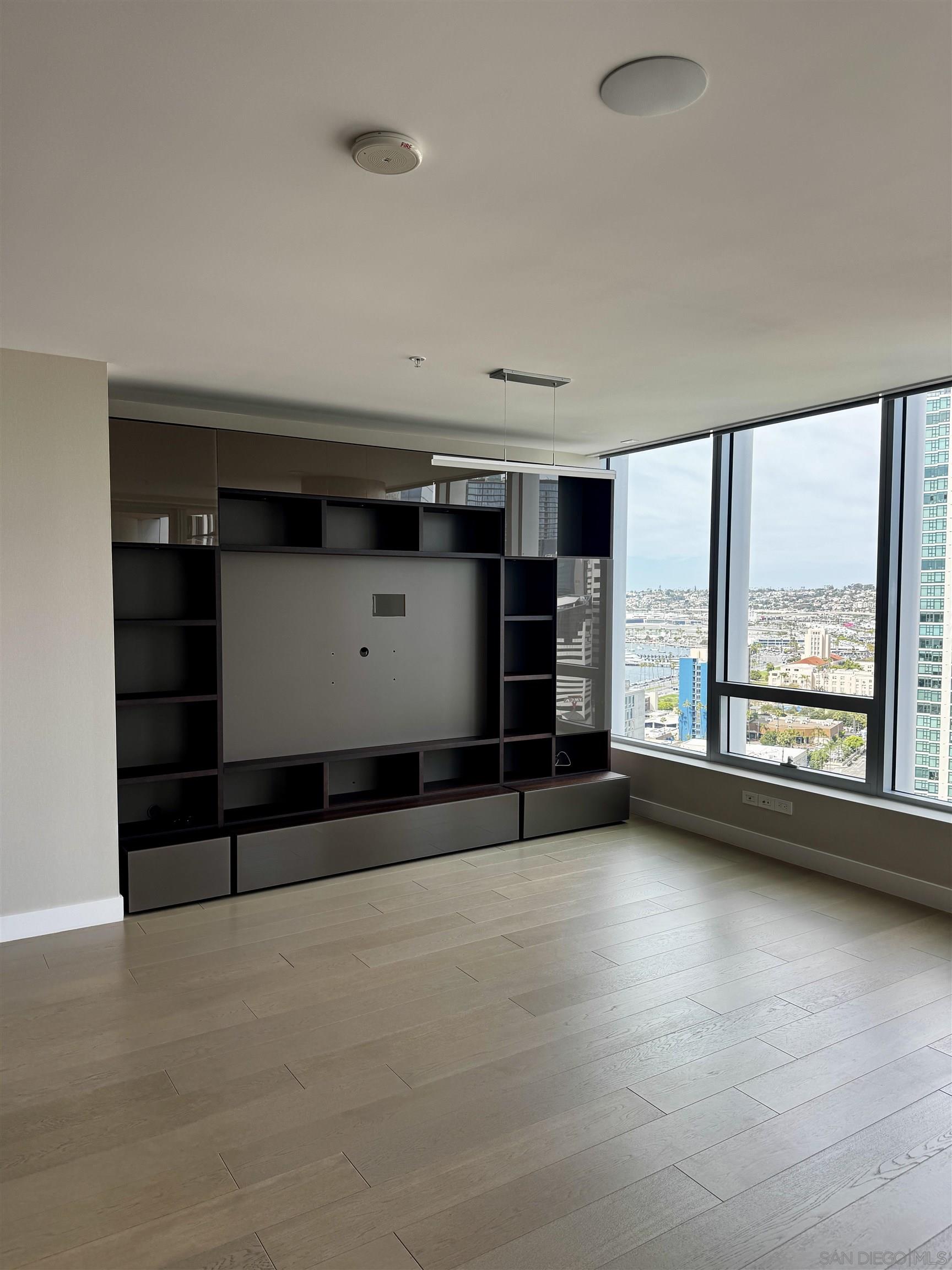 Detail Gallery Image 4 of 43 For 888 W E Street  2406, San Diego,  CA 92101 - 2 Beds | 2 Baths