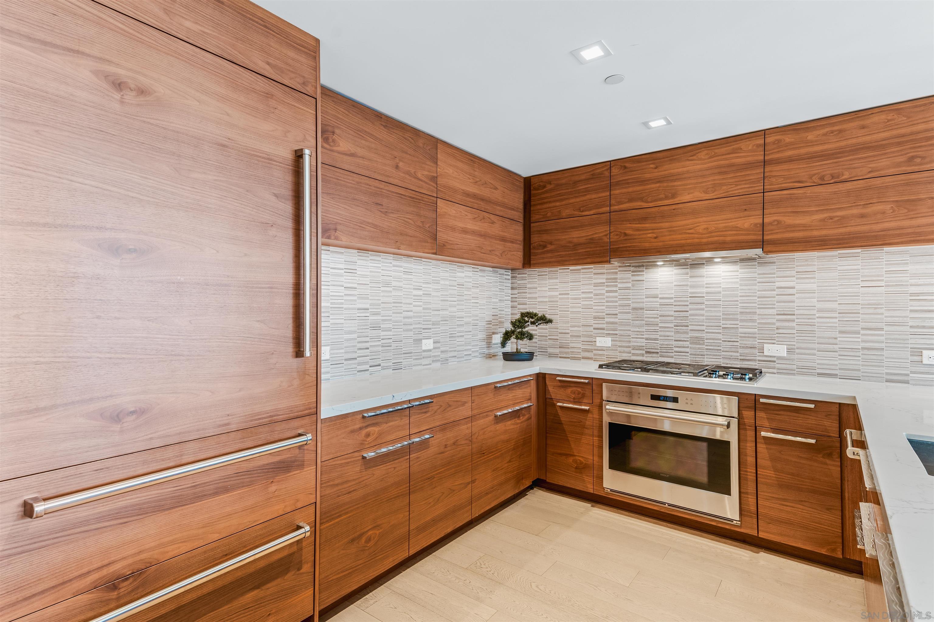 Detail Gallery Image 5 of 43 For 888 W E Street  2406, San Diego,  CA 92101 - 2 Beds | 2 Baths