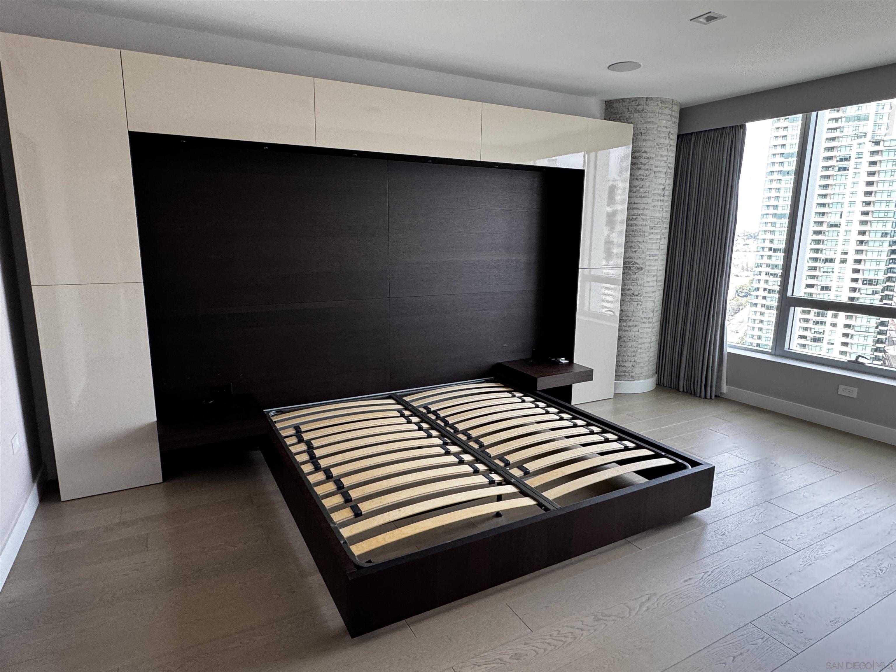 Detail Gallery Image 7 of 43 For 888 W E Street  2406, San Diego,  CA 92101 - 2 Beds | 2 Baths