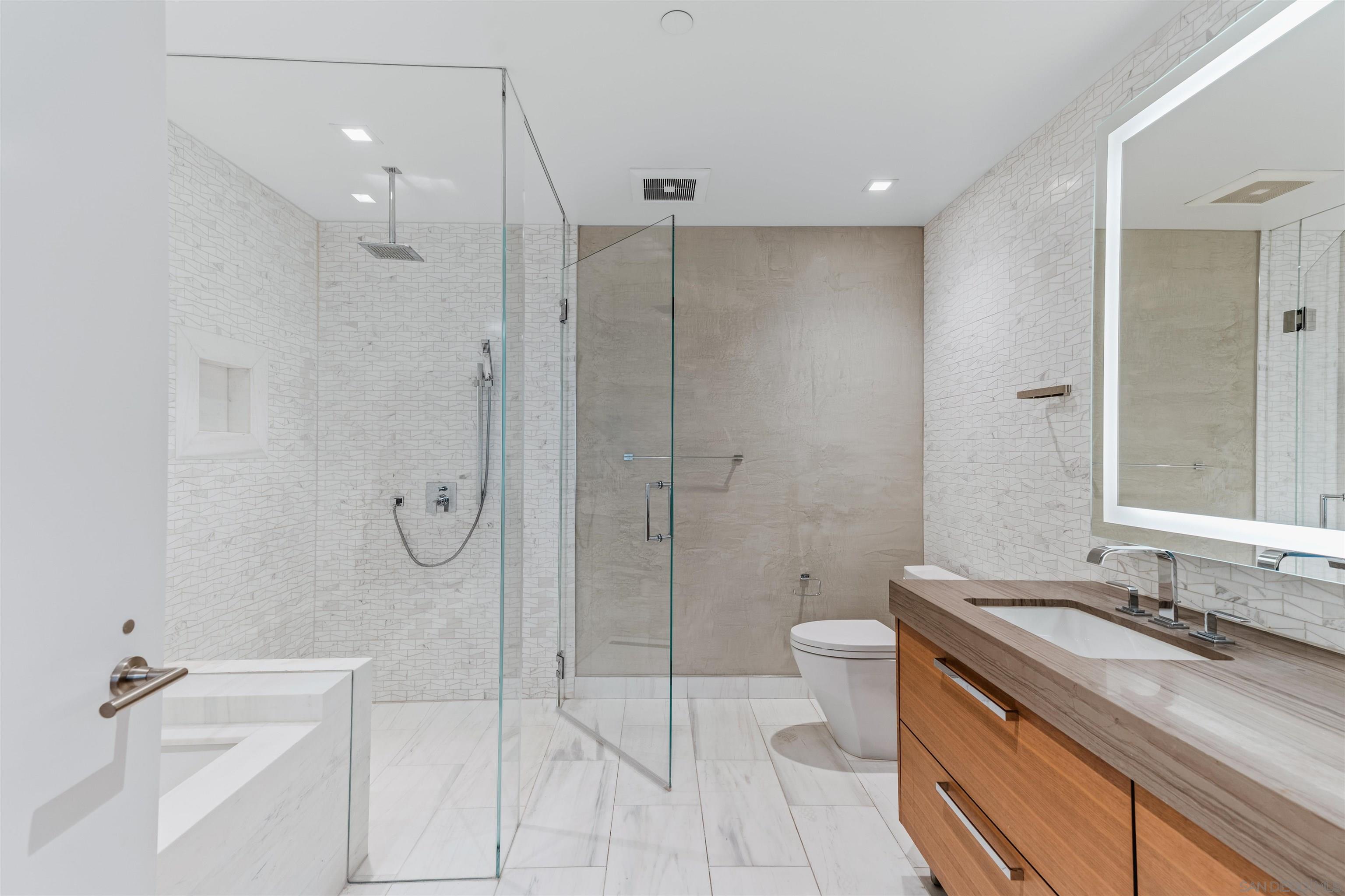 Detail Gallery Image 8 of 43 For 888 W E Street  2406, San Diego,  CA 92101 - 2 Beds | 2 Baths