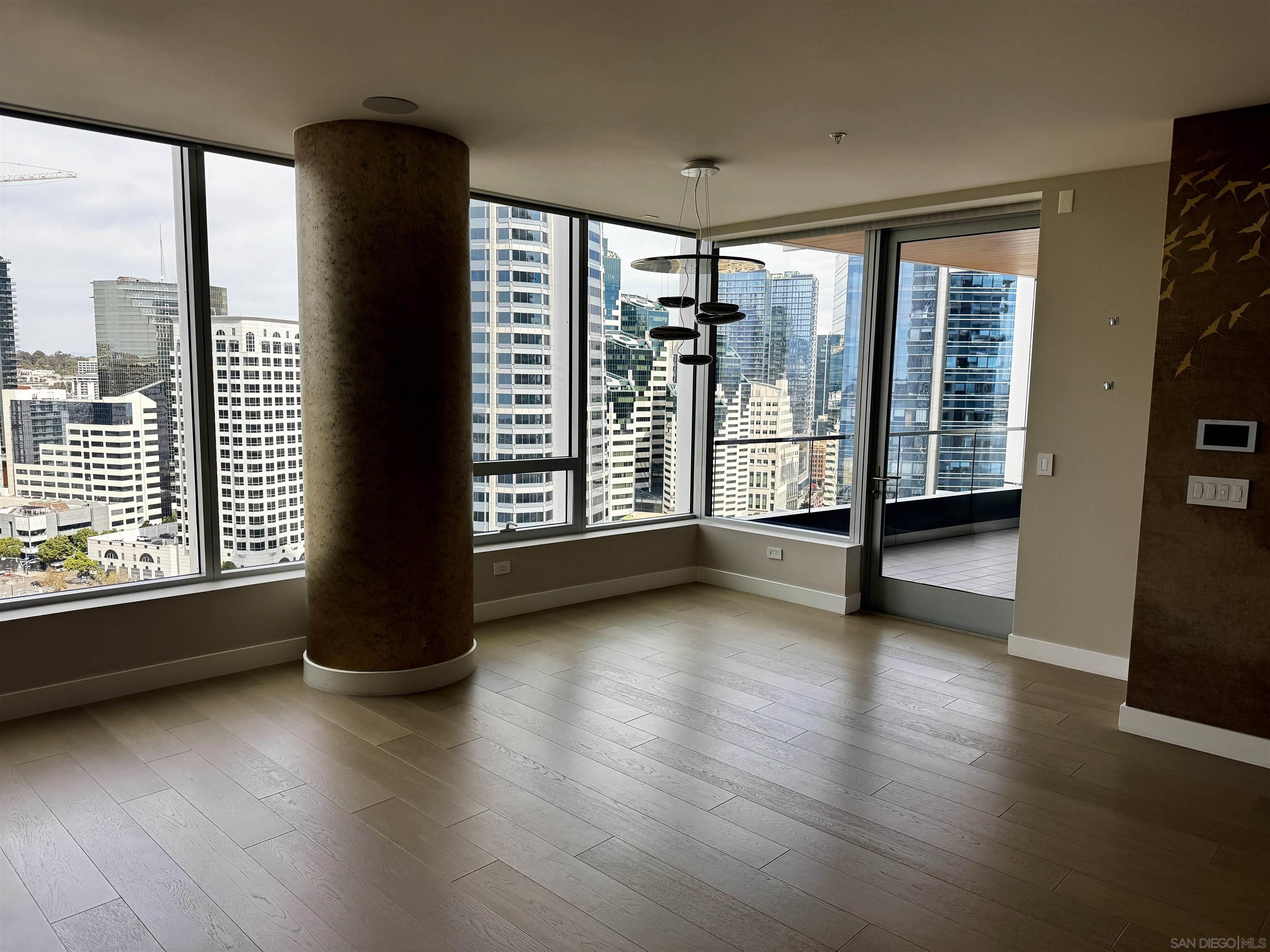 Detail Gallery Image 10 of 43 For 888 W E Street  2406, San Diego,  CA 92101 - 2 Beds | 2 Baths