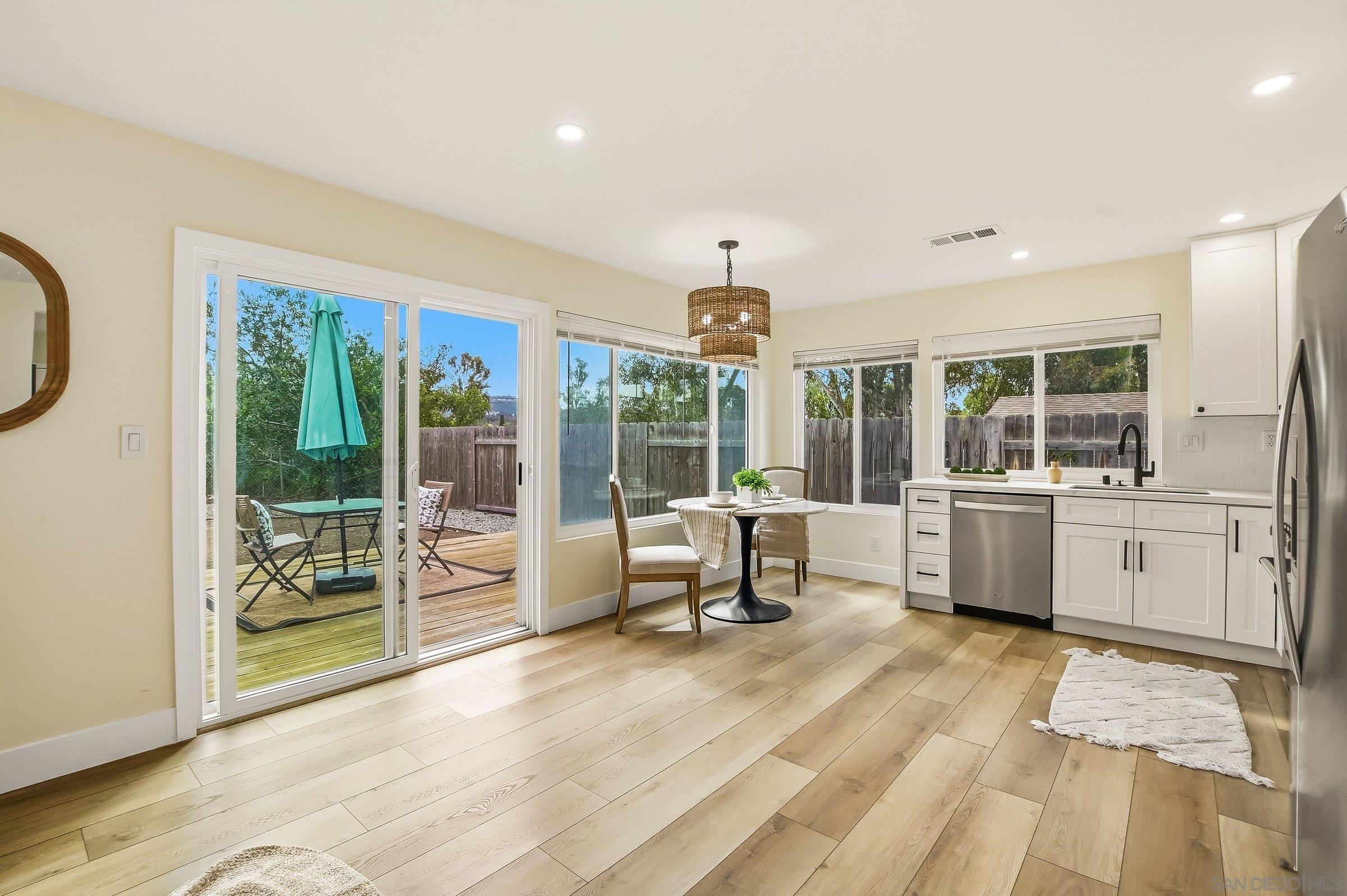 Detail Gallery Image 8 of 39 For 8921  Revelstoke Way, San Diego,  CA 92126 - 3 Beds | 2 Baths