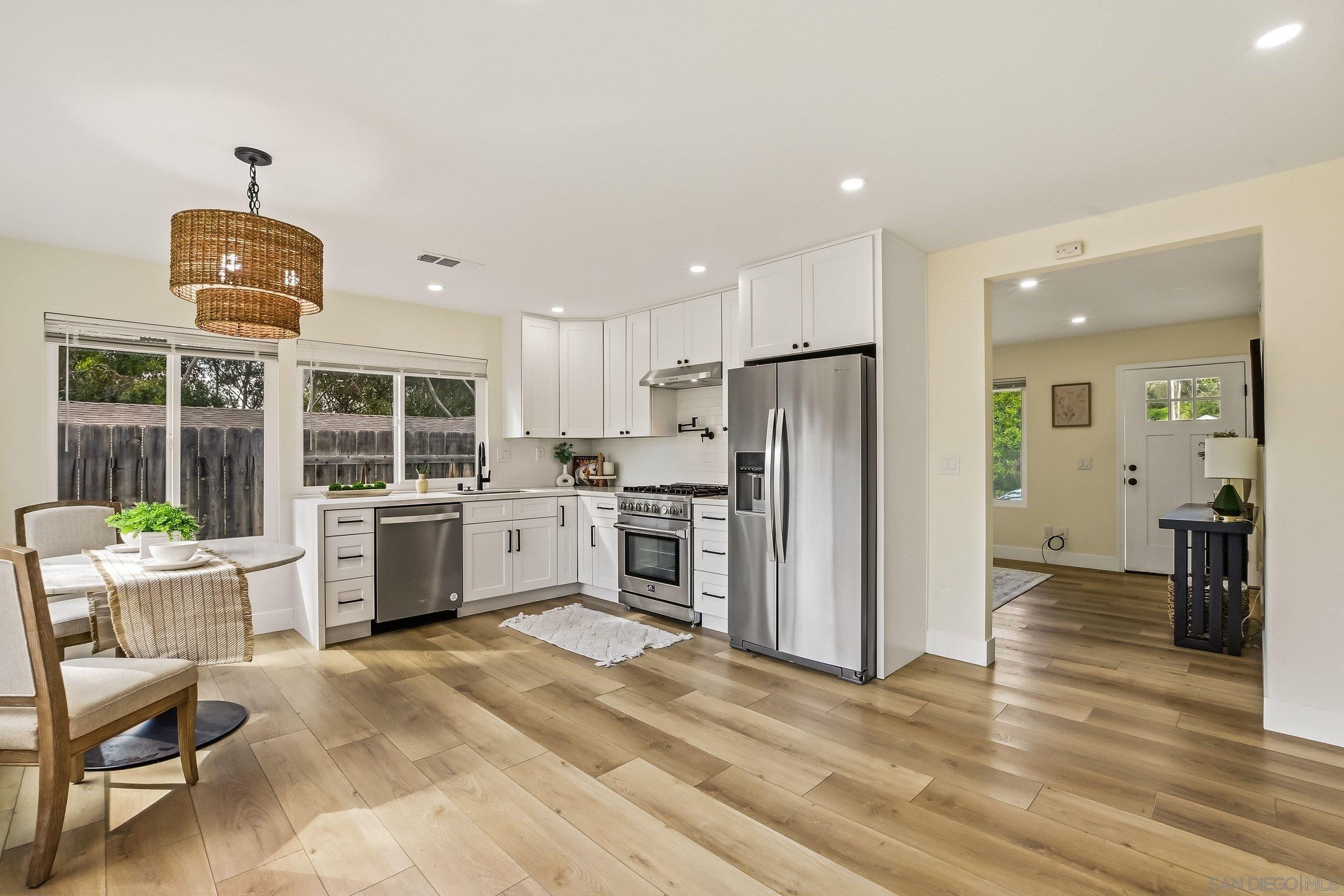 Detail Gallery Image 9 of 39 For 8921  Revelstoke Way, San Diego,  CA 92126 - 3 Beds | 2 Baths