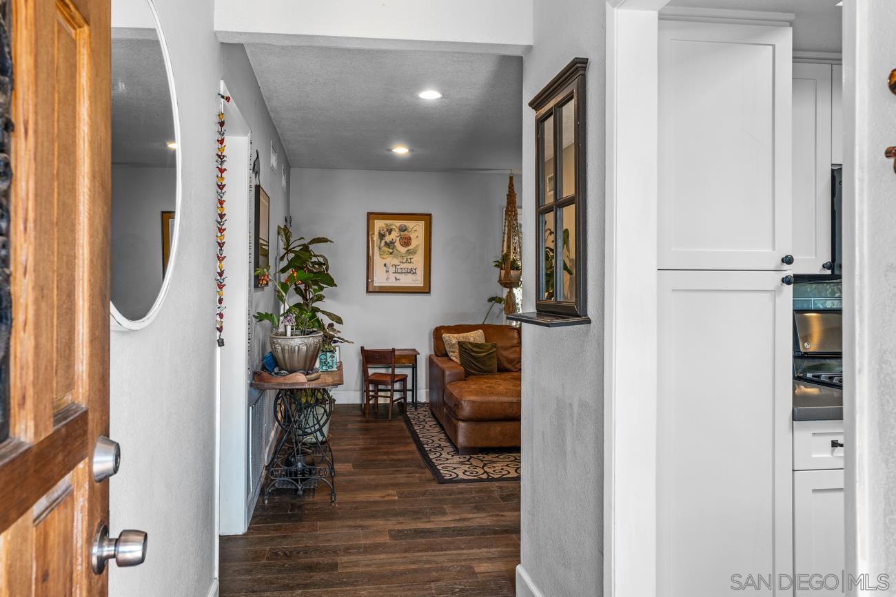 Detail Gallery Image 6 of 32 For 14118  Ipava Dr, Poway,  CA 92064 - 3 Beds | 2 Baths