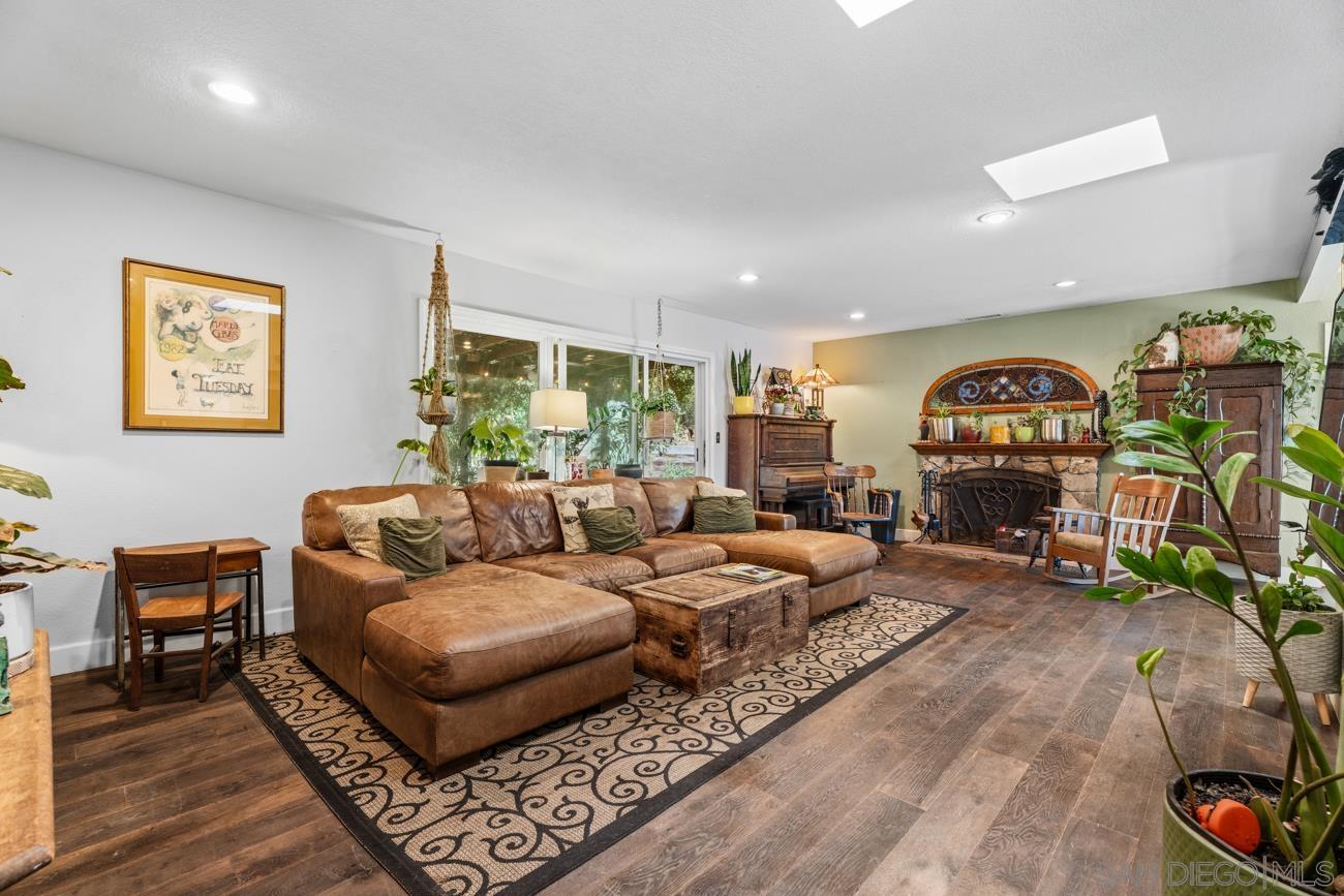 Detail Gallery Image 7 of 32 For 14118  Ipava Dr, Poway,  CA 92064 - 3 Beds | 2 Baths