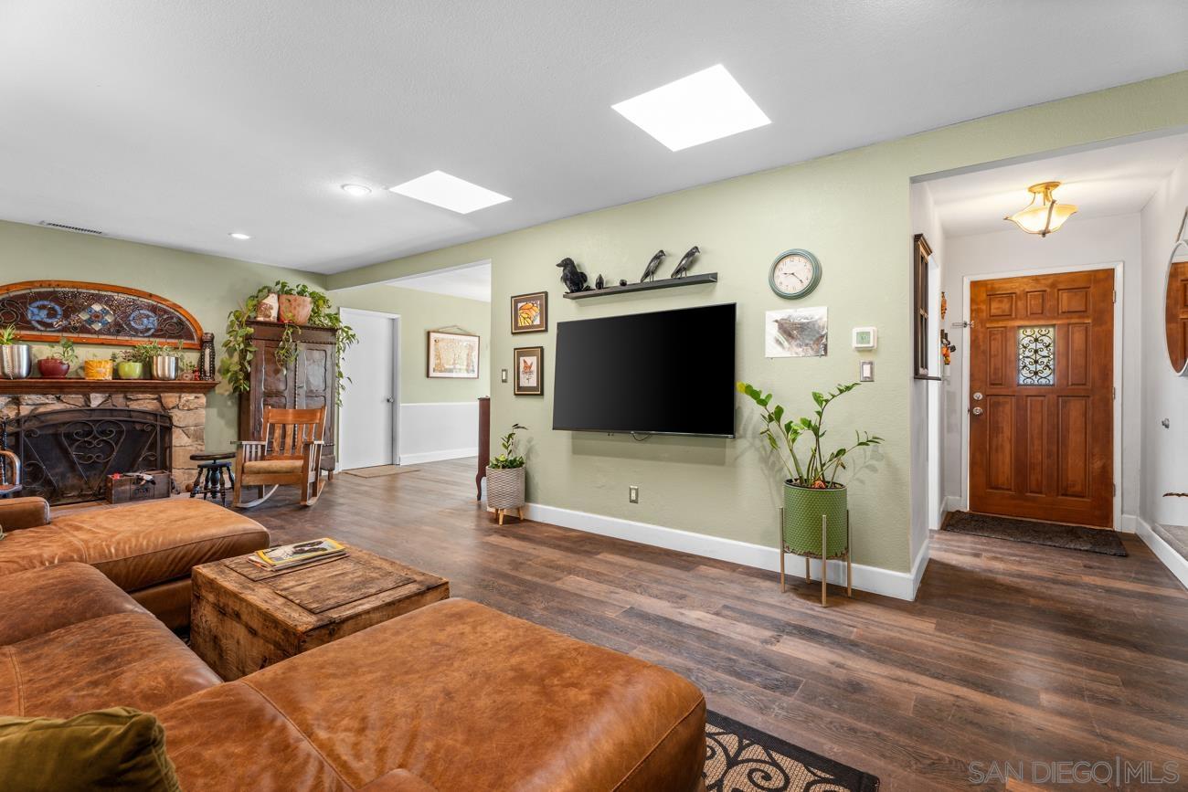 Detail Gallery Image 8 of 32 For 14118  Ipava Dr, Poway,  CA 92064 - 3 Beds | 2 Baths