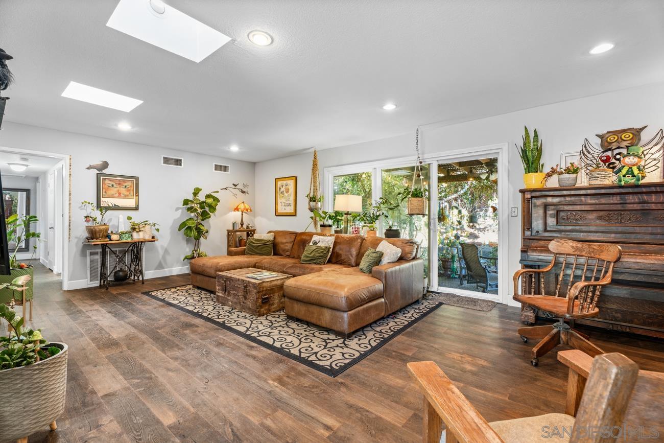 Detail Gallery Image 9 of 32 For 14118  Ipava Dr, Poway,  CA 92064 - 3 Beds | 2 Baths