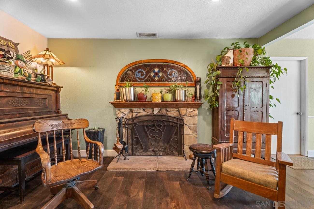 Detail Gallery Image 10 of 32 For 14118  Ipava Dr, Poway,  CA 92064 - 3 Beds | 2 Baths