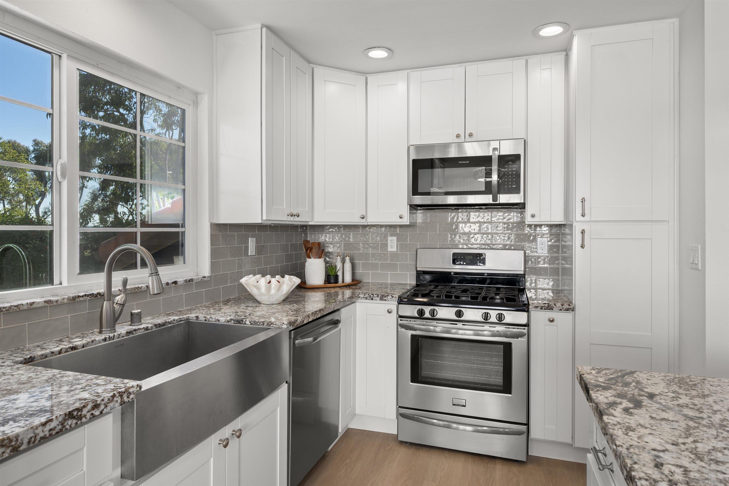 Detail Gallery Image 7 of 54 For 3498  Mission Mesa Way, San Diego,  CA 92120 - 3 Beds | 2/1 Baths