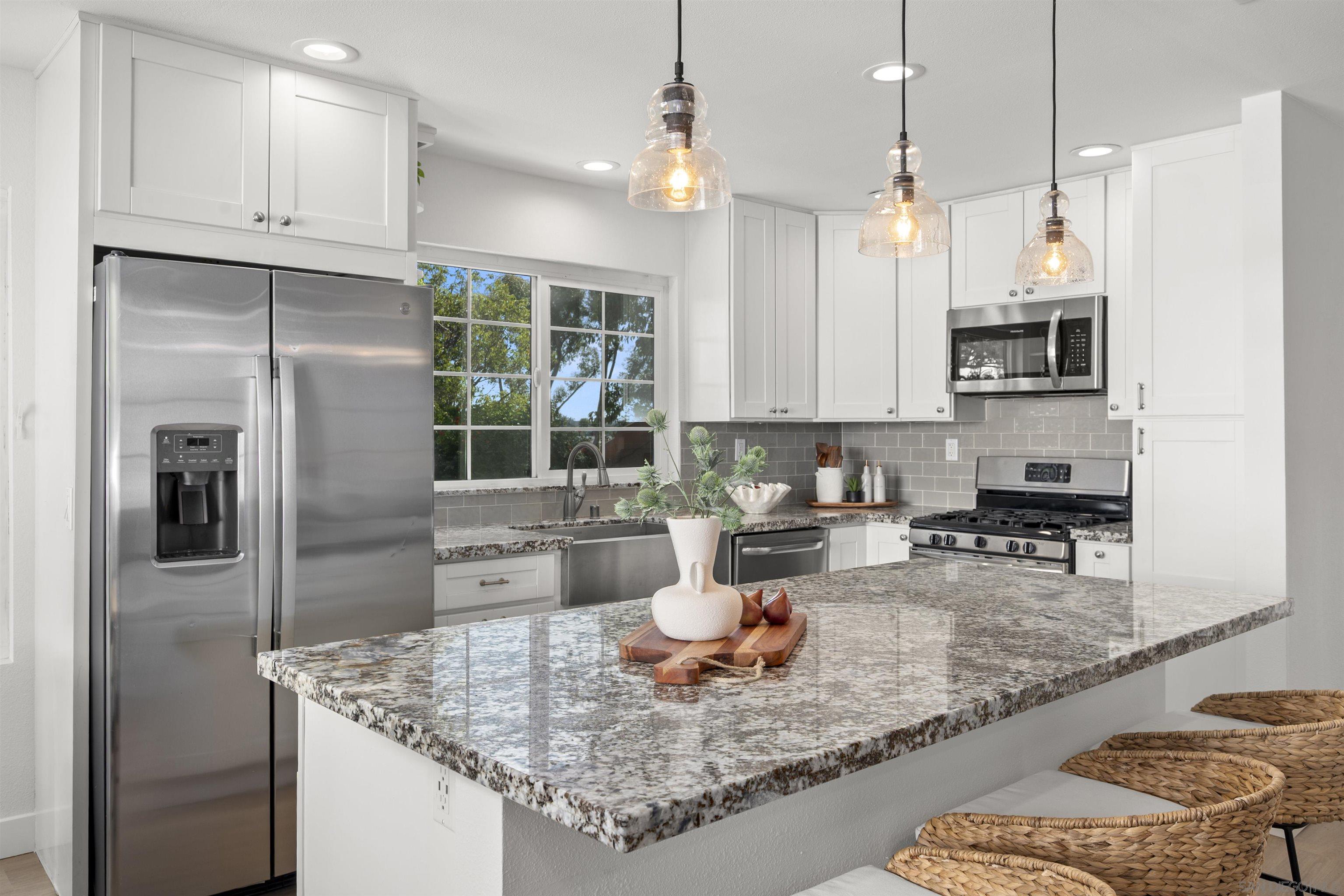 Detail Gallery Image 8 of 55 For 3498  Mission Mesa Way, San Diego,  CA 92120 - 3 Beds | 2/1 Baths