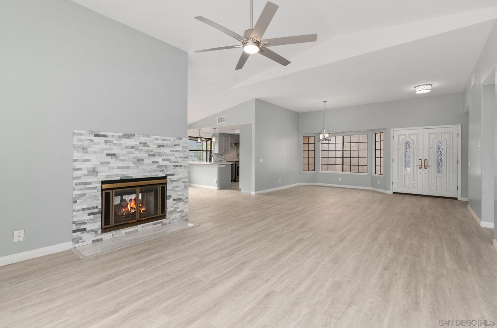 Detail Gallery Image 5 of 10 For 18192  Calle Estepona, San Diego,  CA 92128 - 3 Beds | 2 Baths