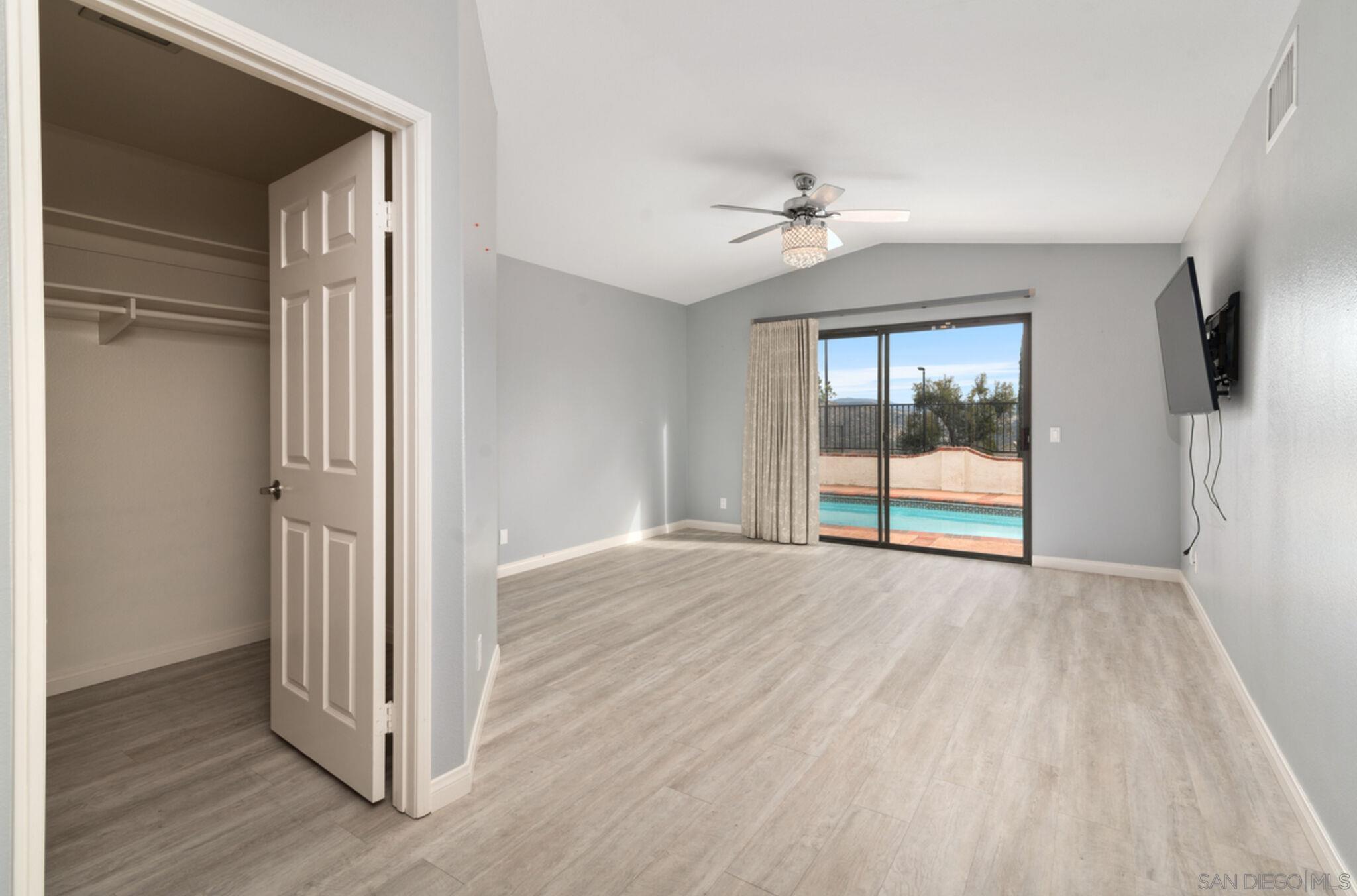 Detail Gallery Image 9 of 10 For 18192  Calle Estepona, San Diego,  CA 92128 - 3 Beds | 2 Baths