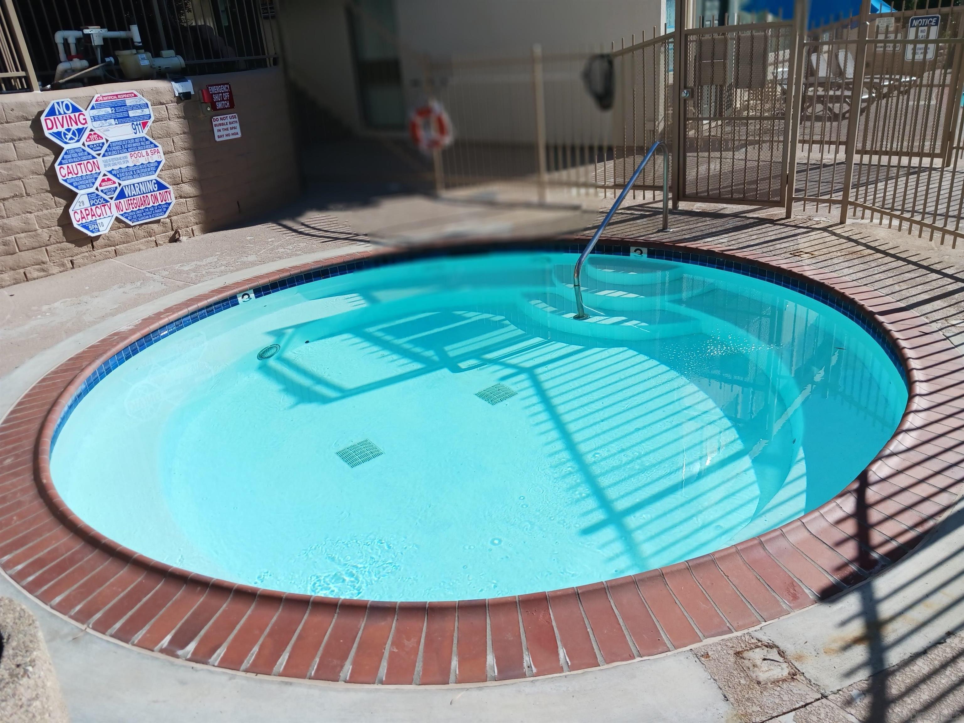 Detail Gallery Image 3 of 39 For 4064  Huerfano Ave  262, San Diego,  CA 92117 - 2 Beds | 1/1 Baths