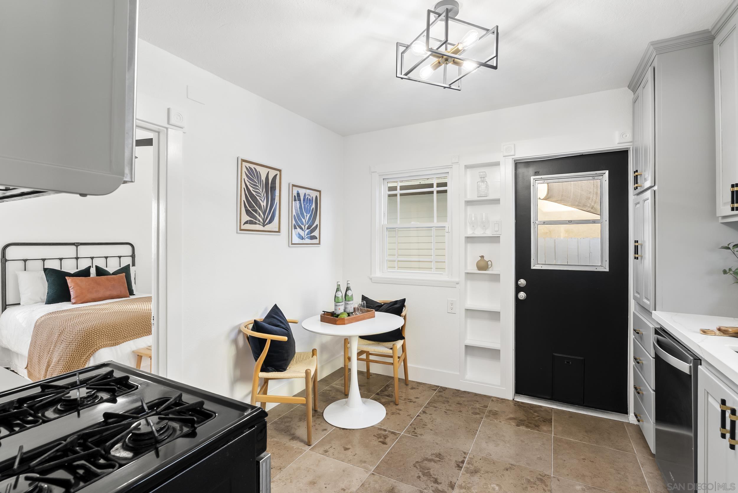 Detail Gallery Image 6 of 23 For 2730  Monroe Ave, San Diego,  CA 92116 - 2 Beds | 1 Baths