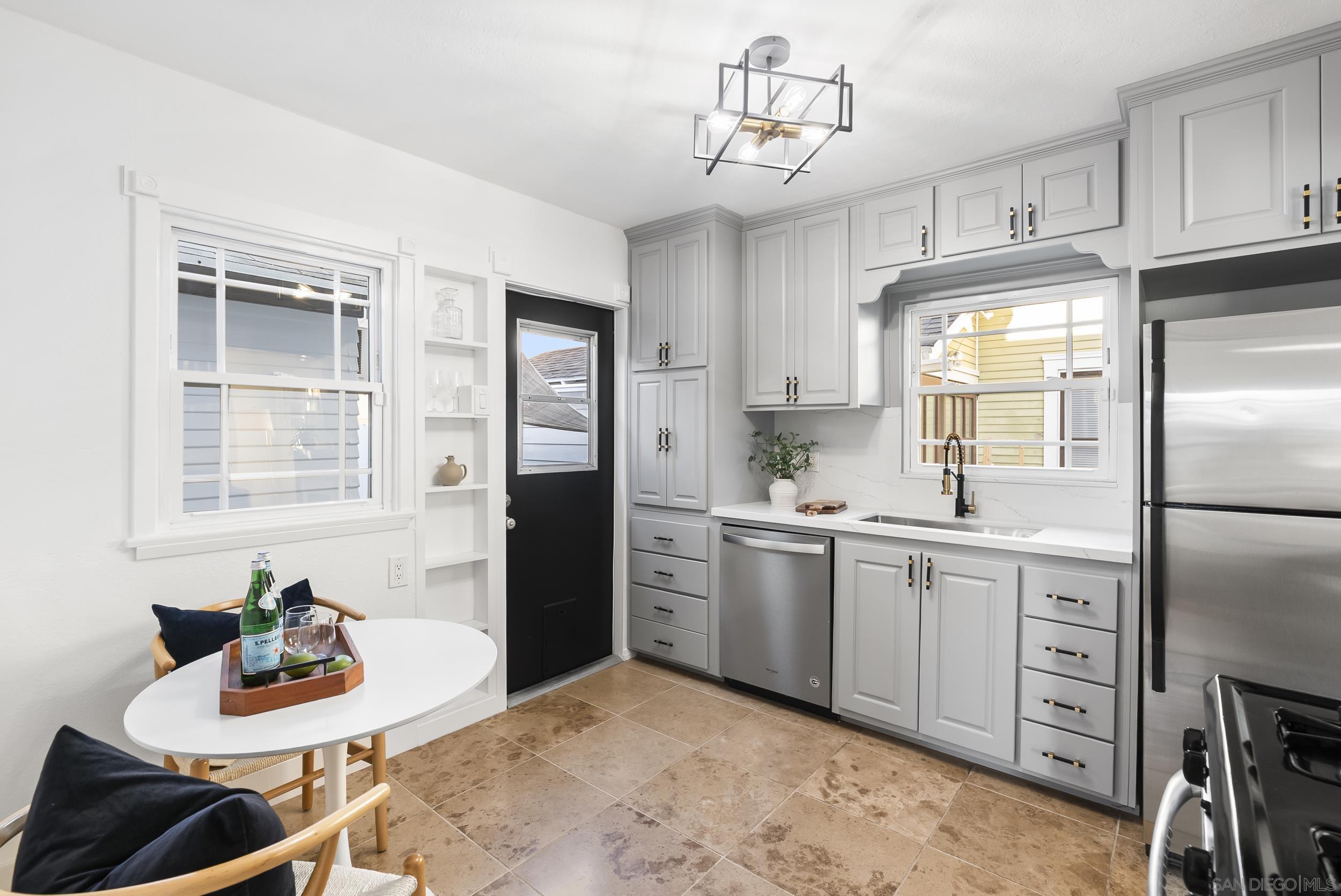 Detail Gallery Image 7 of 23 For 2730  Monroe Ave, San Diego,  CA 92116 - 2 Beds | 1 Baths