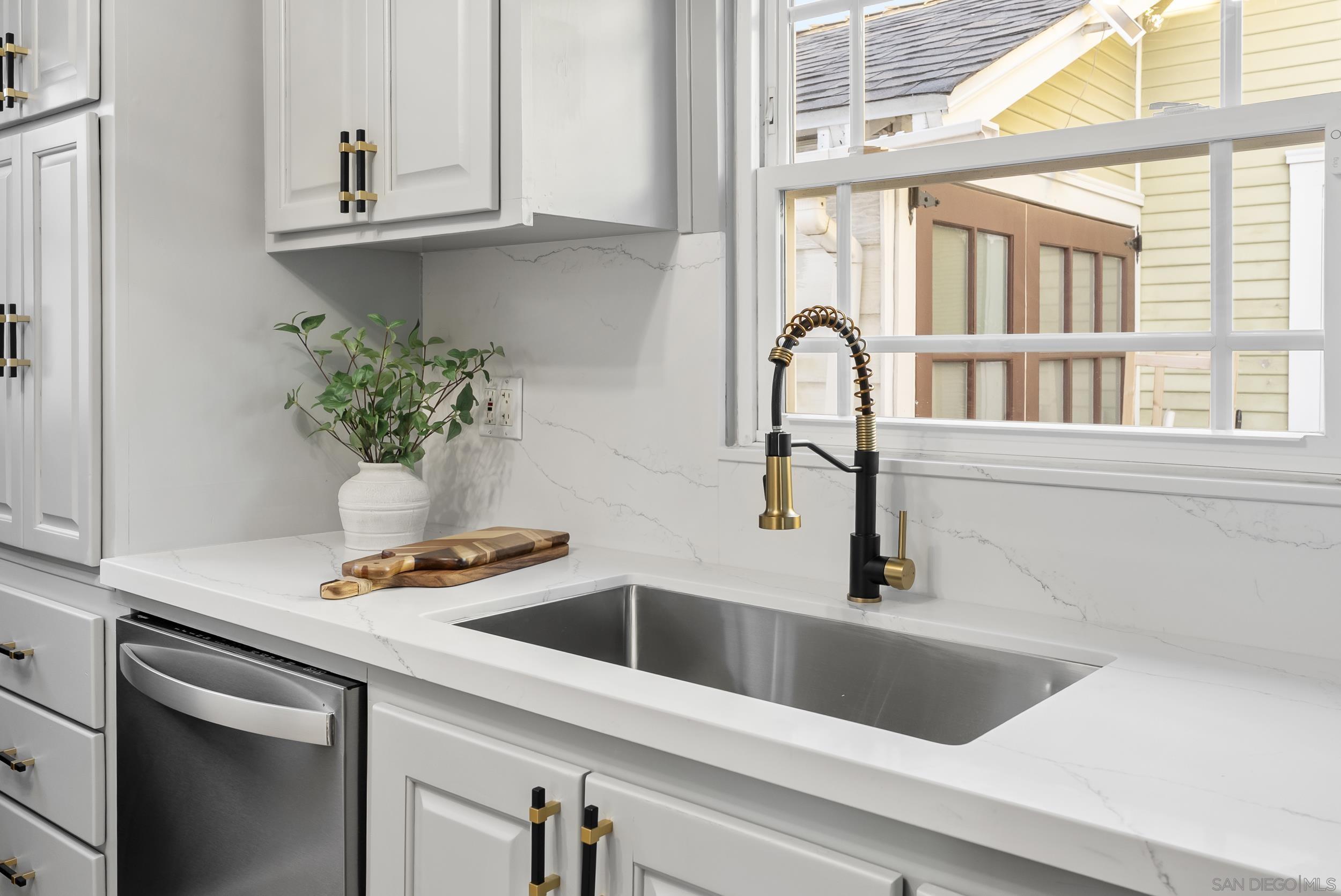 Detail Gallery Image 10 of 23 For 2730  Monroe Ave, San Diego,  CA 92116 - 2 Beds | 1 Baths