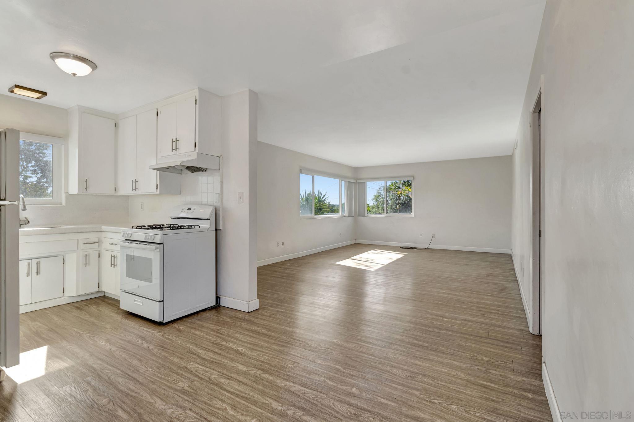 Detail Gallery Image 11 of 28 For 5590  Maryland Ave, La Mesa,  CA 91942 - 3 Beds | 2 Baths