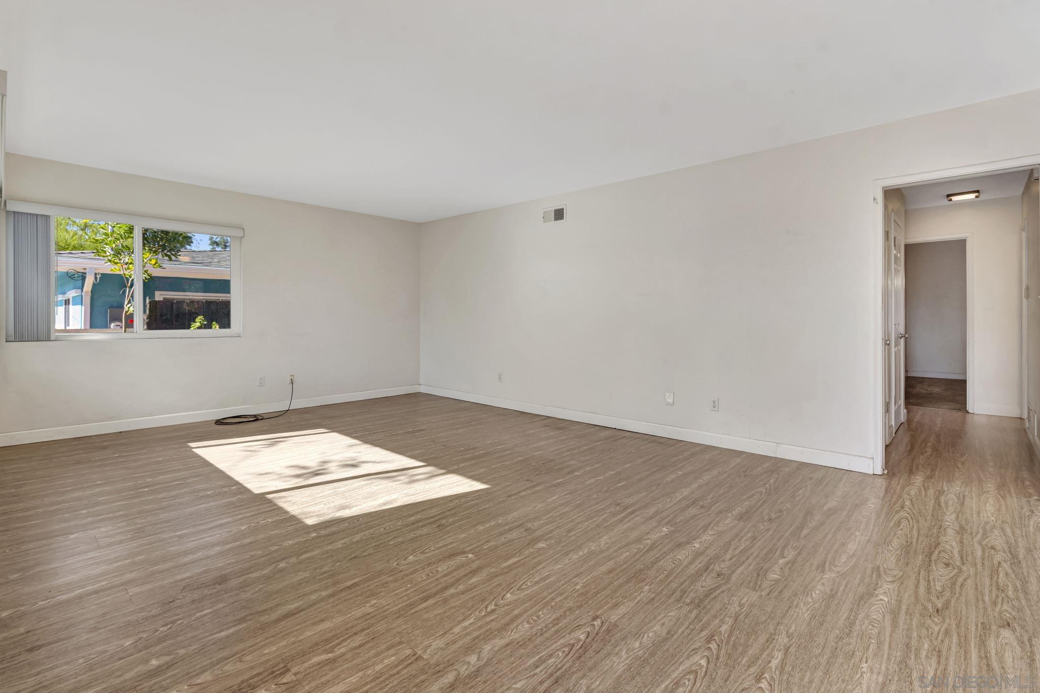 Detail Gallery Image 5 of 28 For 5590  Maryland Ave, La Mesa,  CA 91942 - 3 Beds | 2 Baths