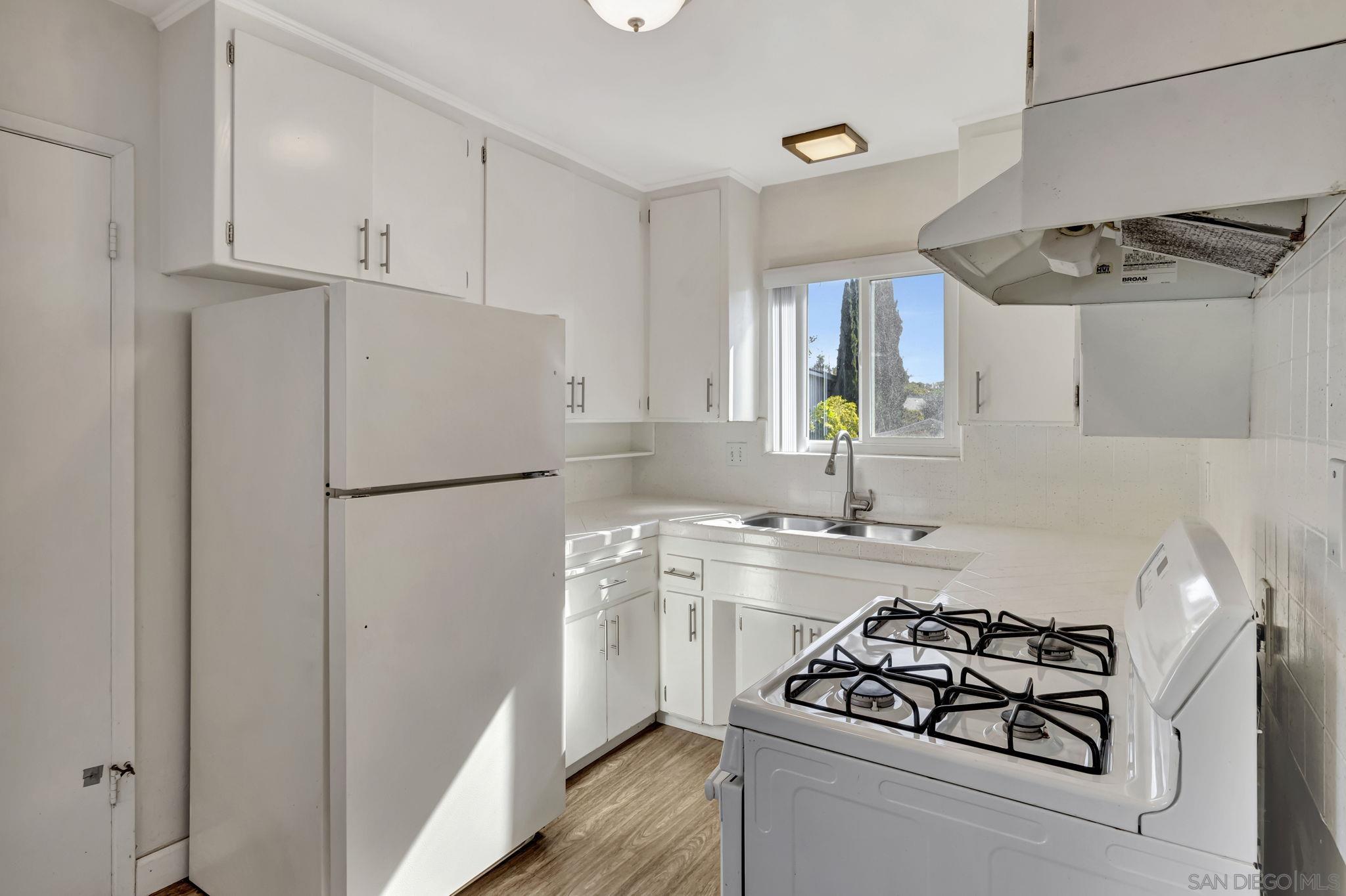 Detail Gallery Image 8 of 28 For 5590  Maryland Ave, La Mesa,  CA 91942 - 3 Beds | 2 Baths