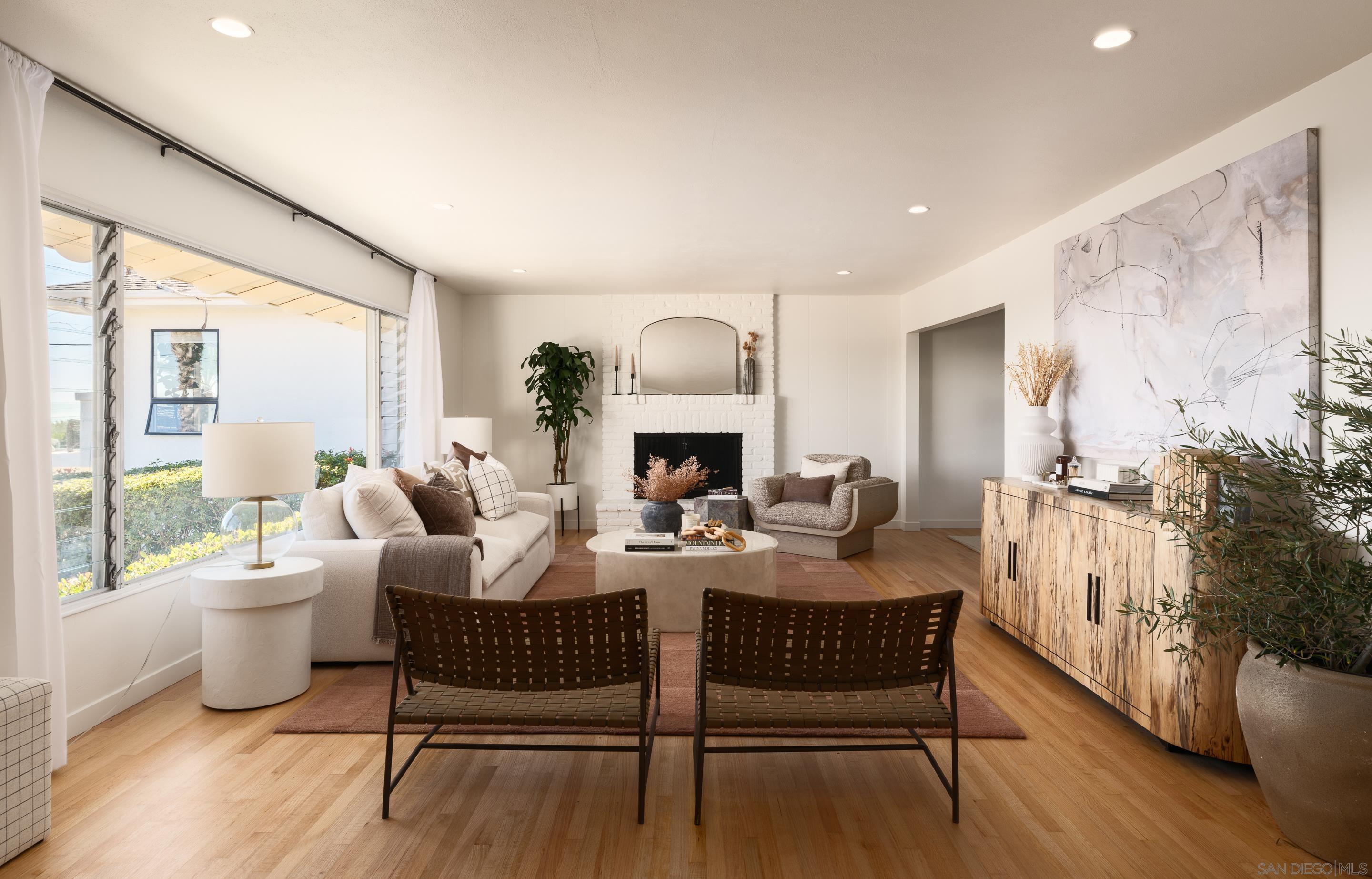 Detail Gallery Image 4 of 28 For 5926  Germaine Ln, La Jolla,  CA 92037 - 3 Beds | 2 Baths