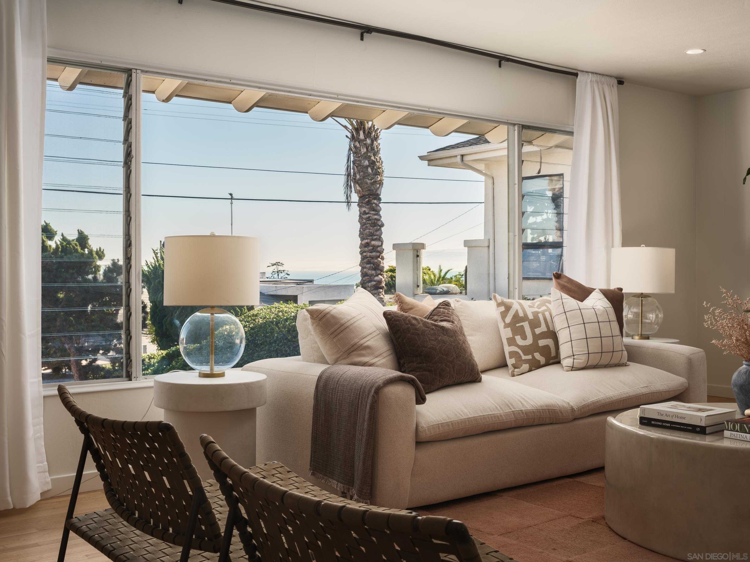 Detail Gallery Image 6 of 28 For 5926  Germaine Ln, La Jolla,  CA 92037 - 3 Beds | 2 Baths