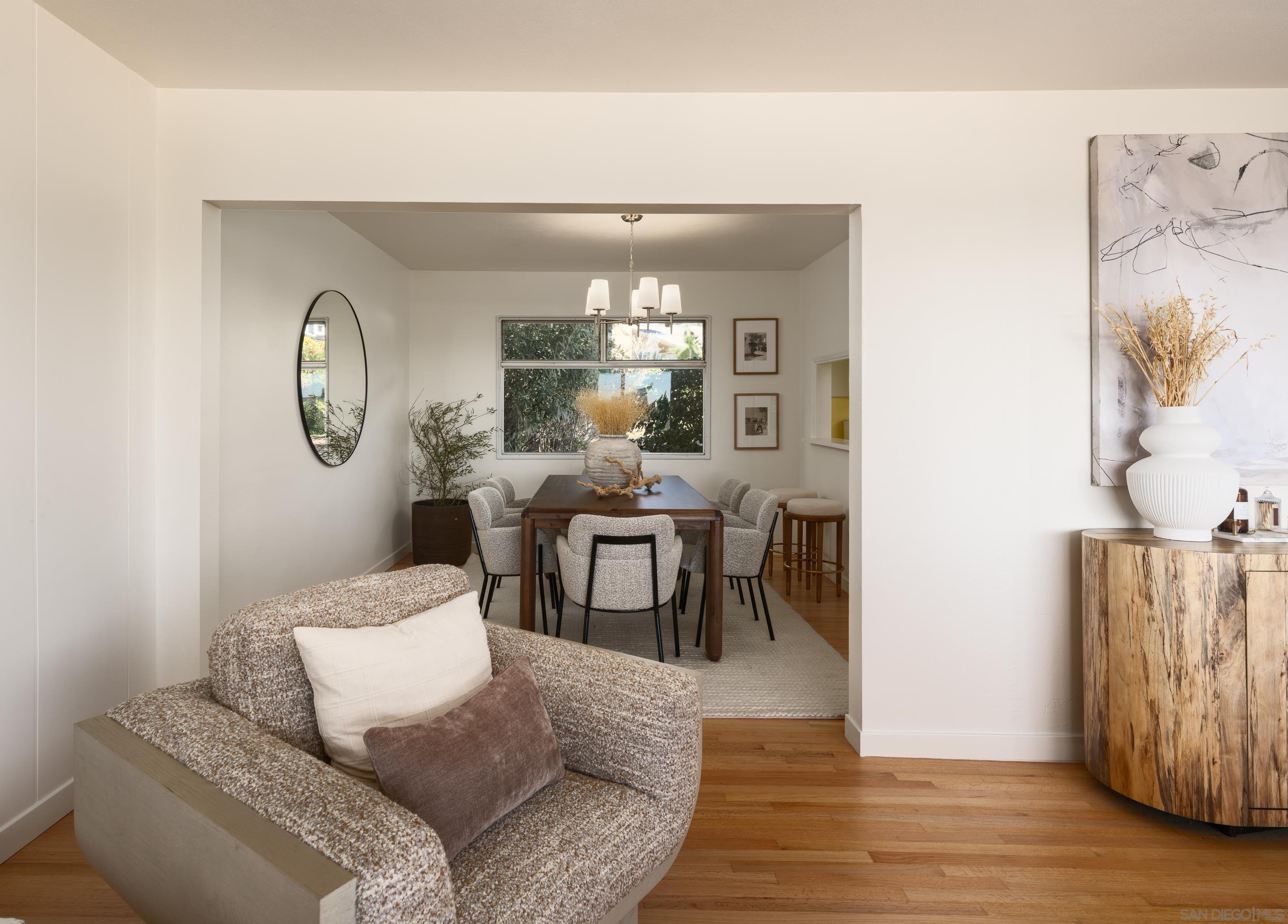 Detail Gallery Image 8 of 28 For 5926  Germaine Ln, La Jolla,  CA 92037 - 3 Beds | 2 Baths