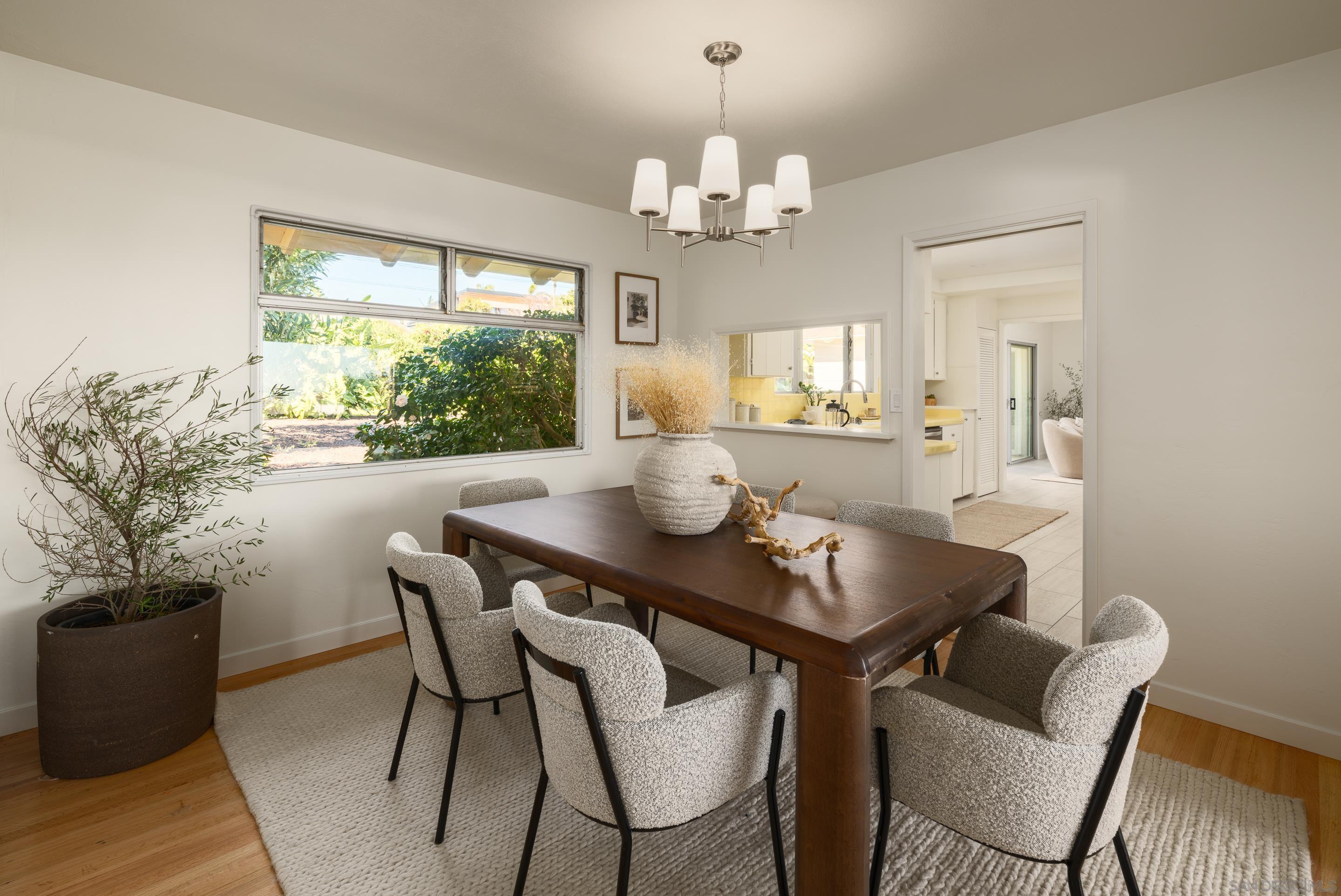 Detail Gallery Image 9 of 28 For 5926  Germaine Ln, La Jolla,  CA 92037 - 3 Beds | 2 Baths